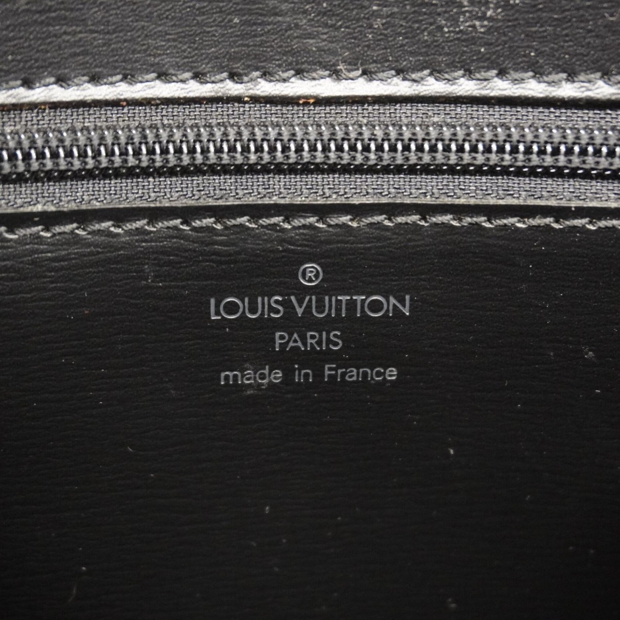 Louis Vuitton Noir Clutch Bag (Pre-Owned)