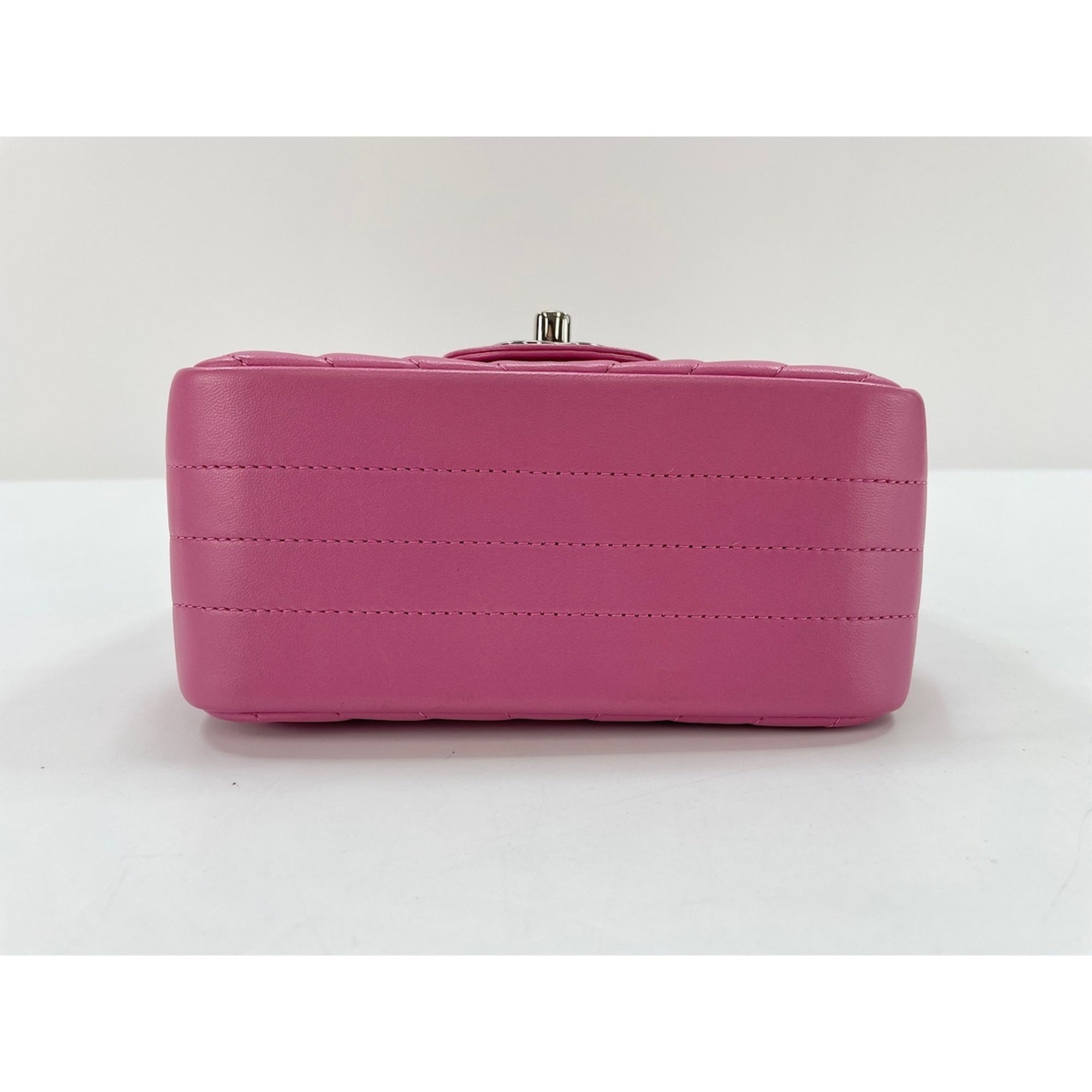 Chanel Pink Shoulder Bag (Pre-Owned)