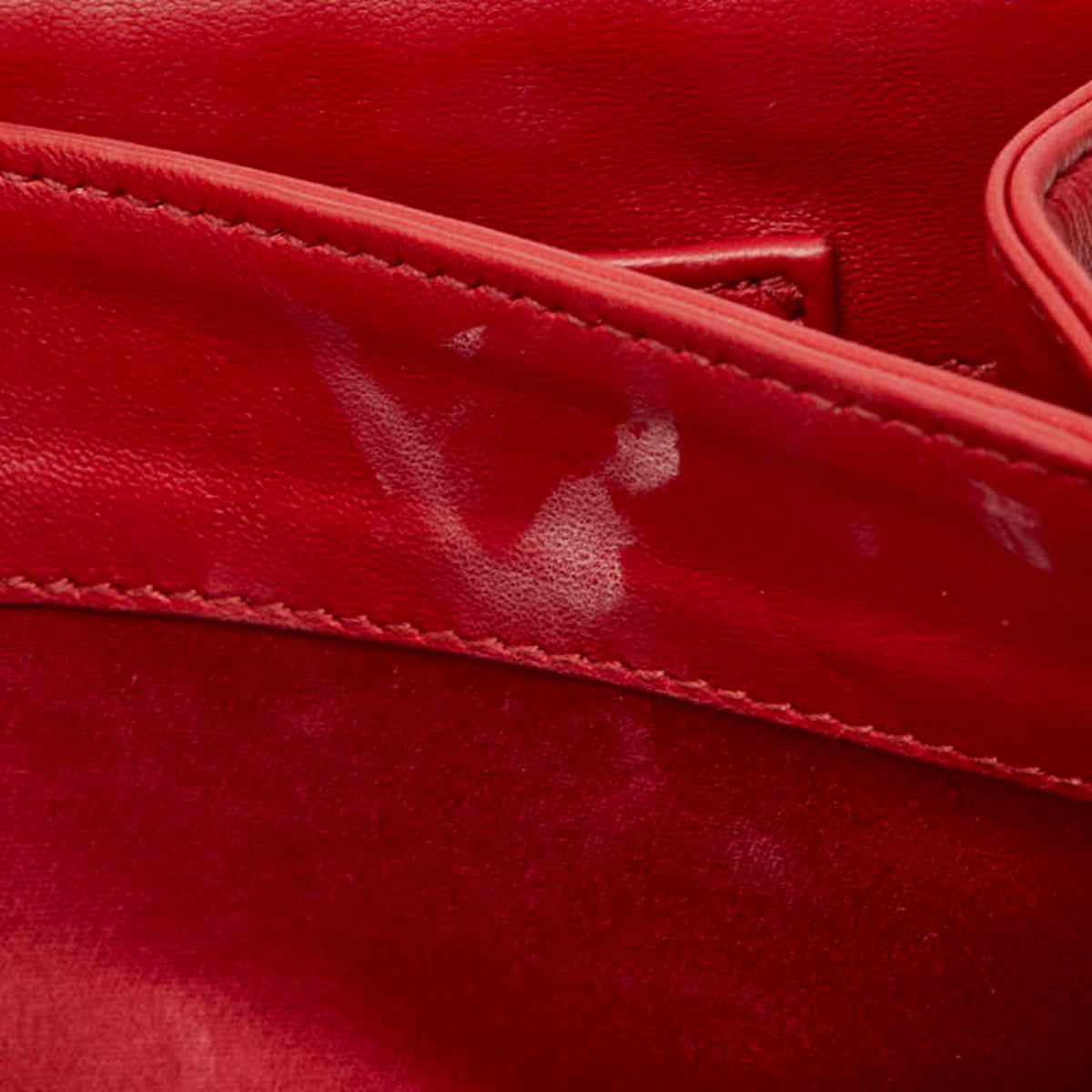 Miu Miu Matelasse Red Color Leather Shoulder Bag (Pre-Owned)