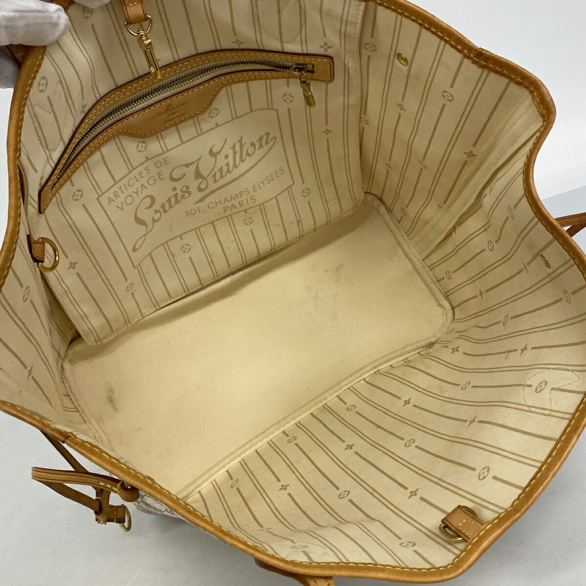 Louis Vuitton White Tote Bag (Pre-Owned)