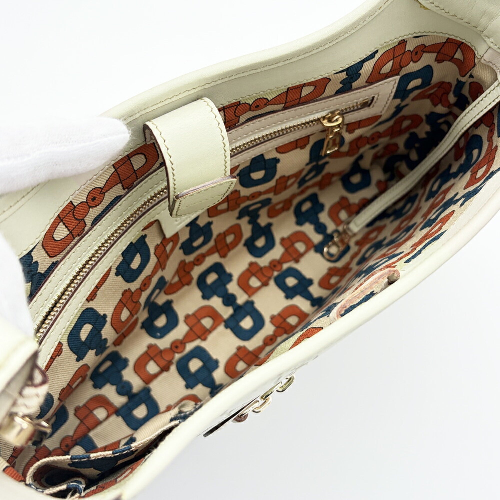 Gucci Ivory Leather Shoulder Bag (Pre-Owned)