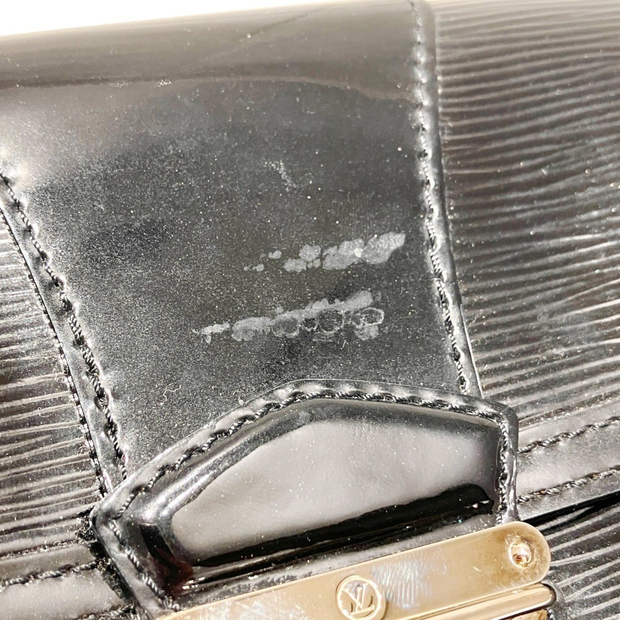 Louis Vuitton Noir Patent Leather Pochette Shoulder Bag (Pre-Owned)