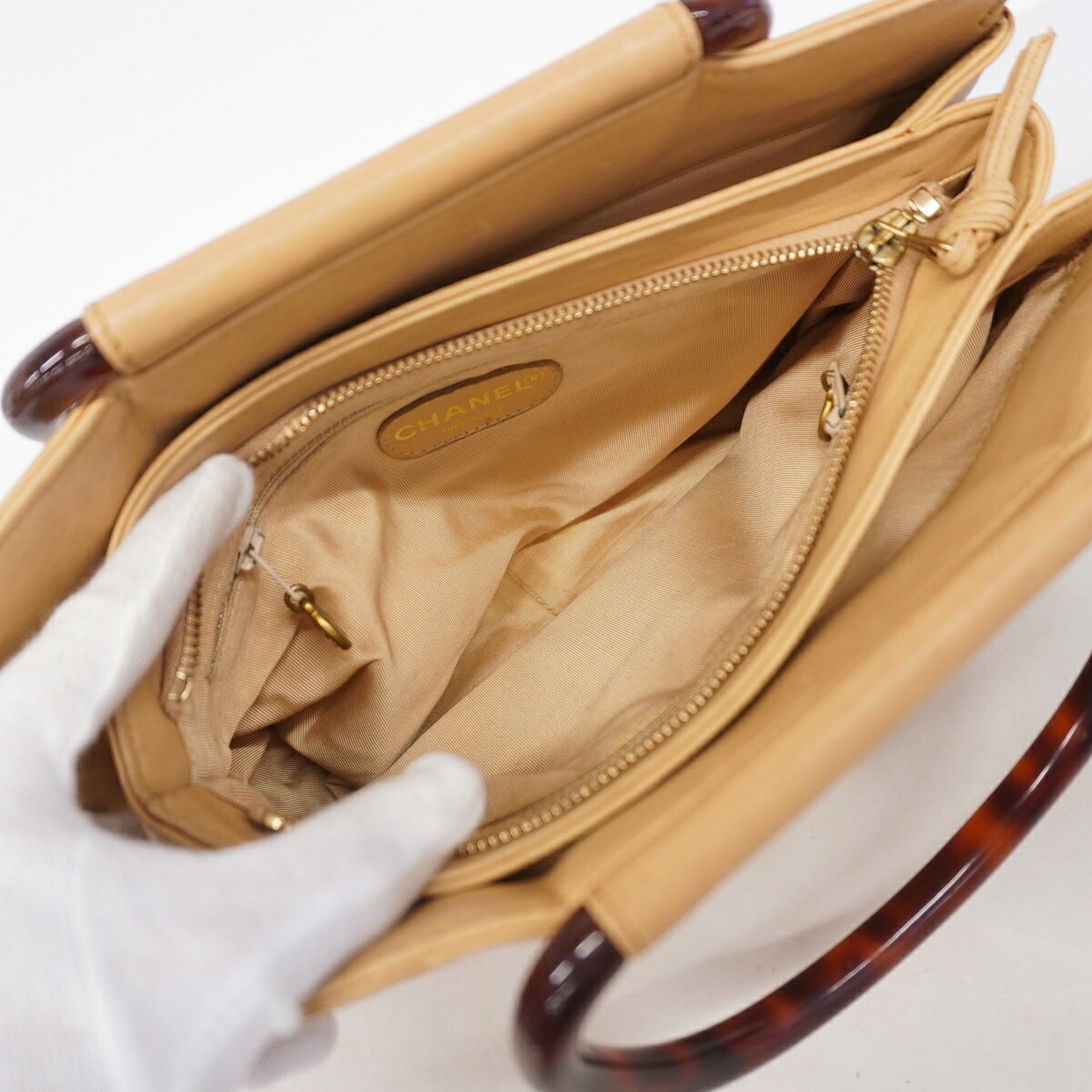 Chanel Beige Leather Handbag (Pre-Owned)