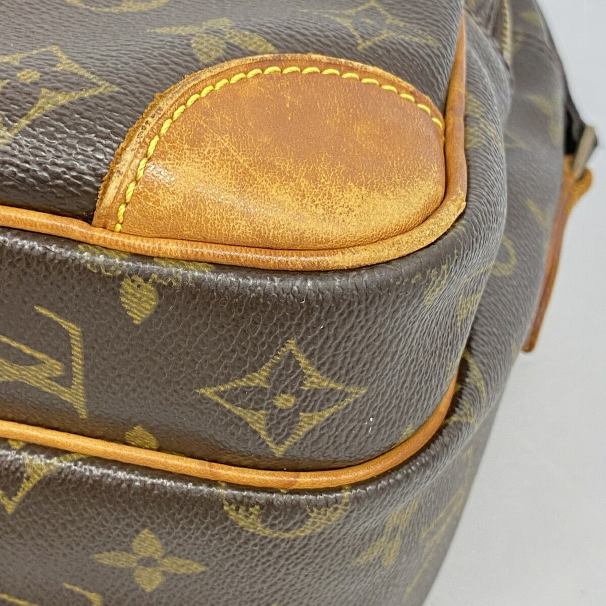 Louis Vuitton Brown Shoulder Bag (Pre-Owned)
