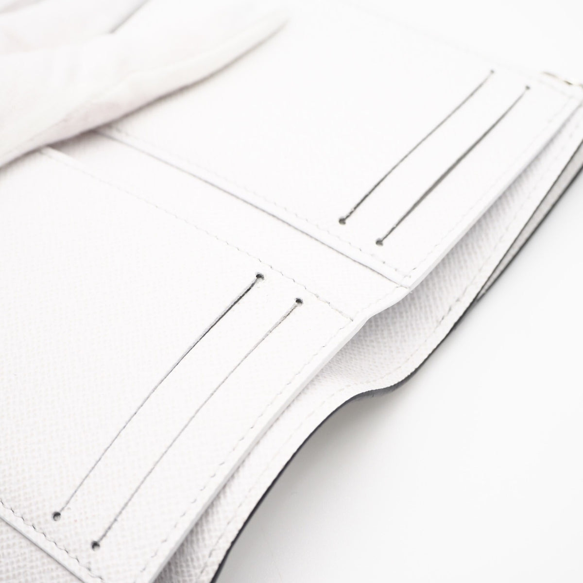 Louis Vuitton Taigarama Gray White Coated Canvas Leather Wallet (Tri-Fold) (Pre-Owned)