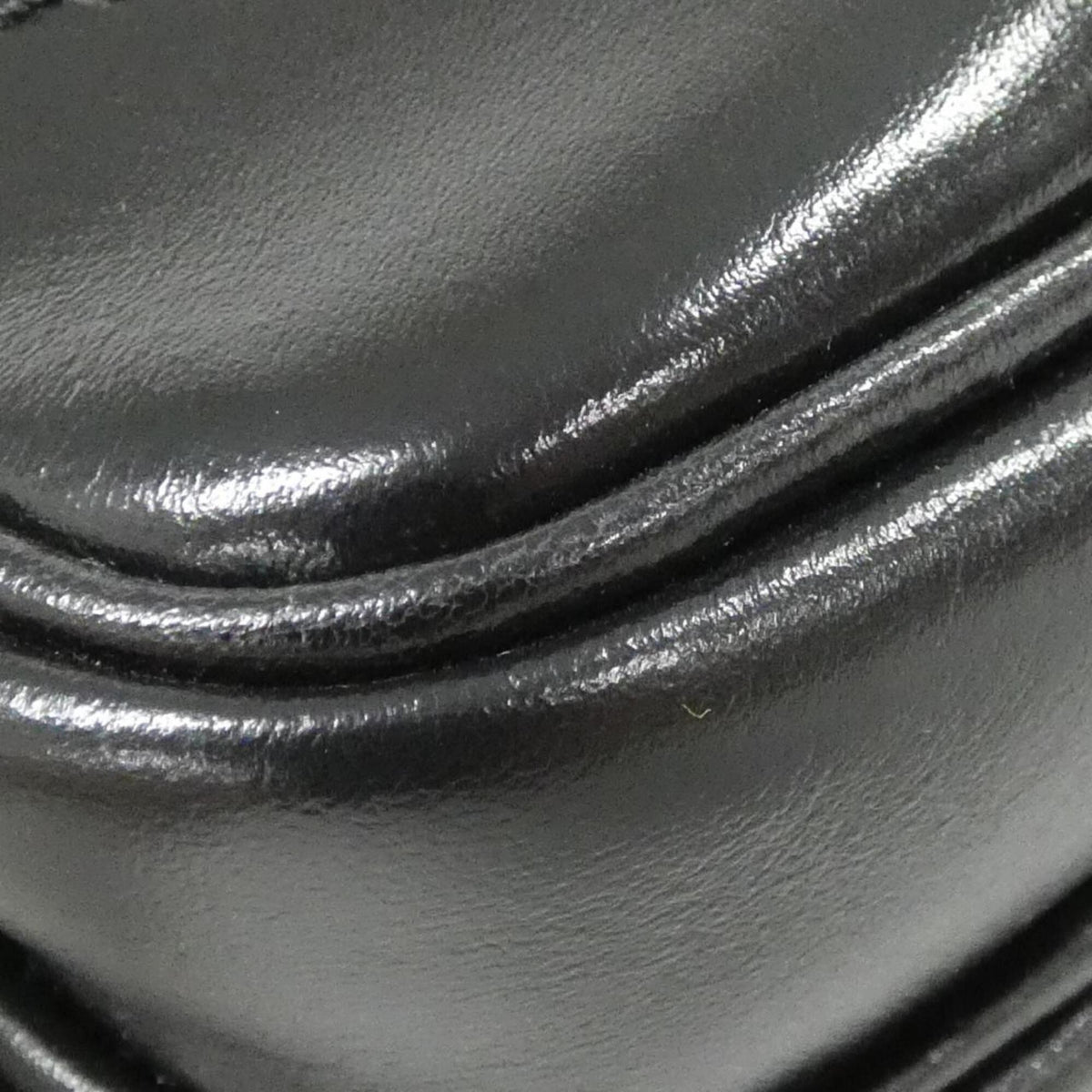 Louis Vuitton Black Leather Shoulder Bag (Pre-Owned)