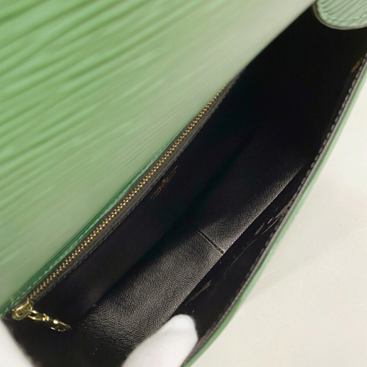 Louis Vuitton Borneo Green Shoulder Bag (Pre-Owned)