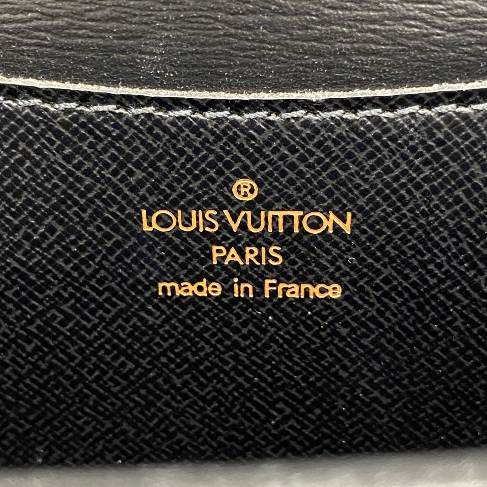 Louis Vuitton Noir Shoulder Bag (Pre-Owned)
