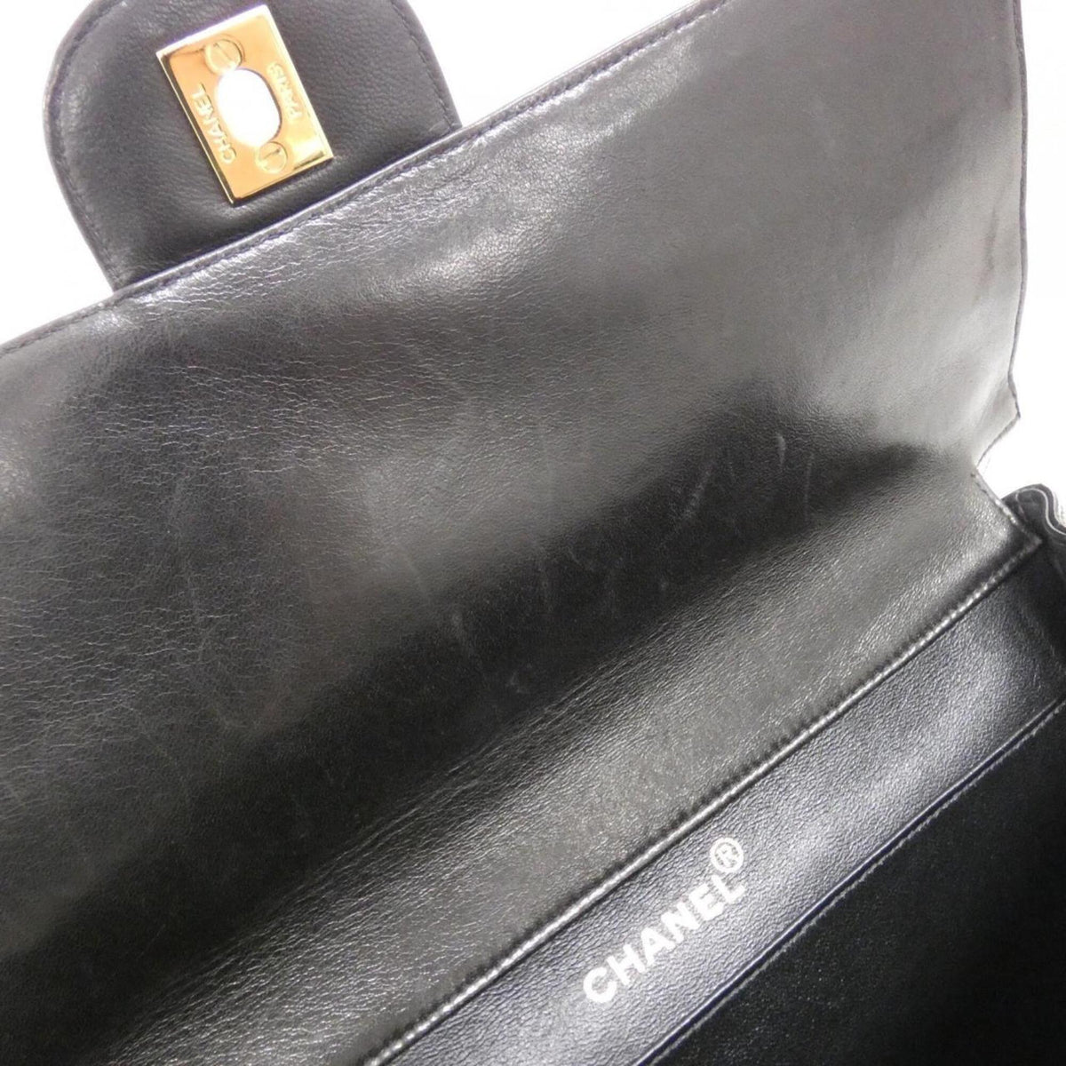Chanel Black Leather Shoulder Bag (Pre-Owned)