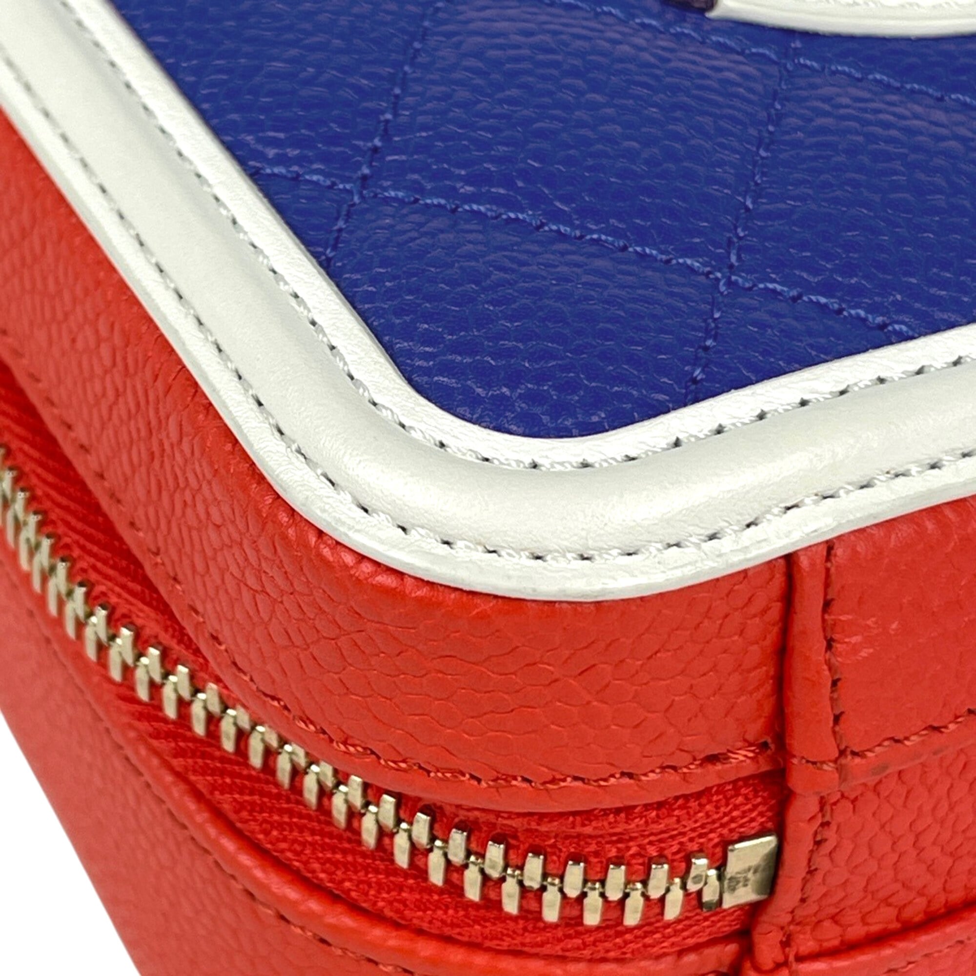 Chanel Matelasse Blue Red Color White Grained Calfskin Shoulder Bag Vanity Bag (Pre-Owned)