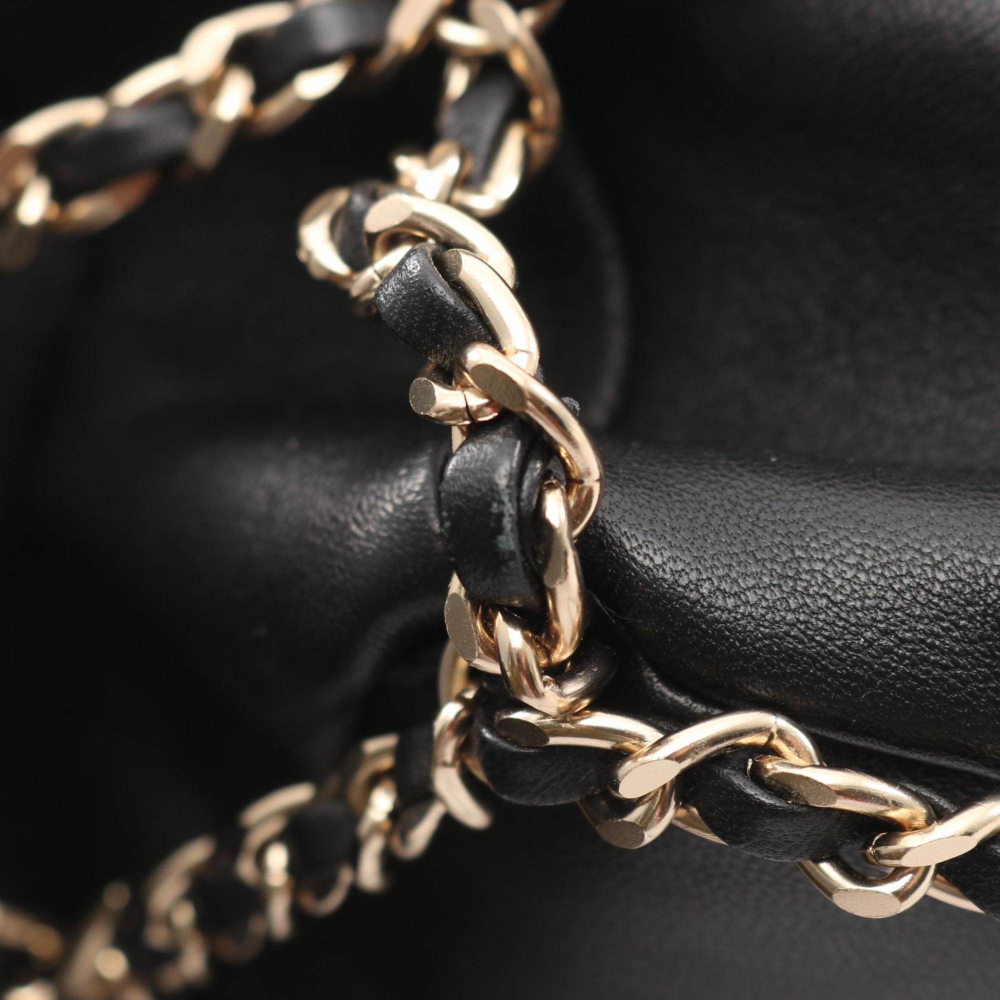 Chanel Black Leather Shoulder Bag (Pre-Owned)