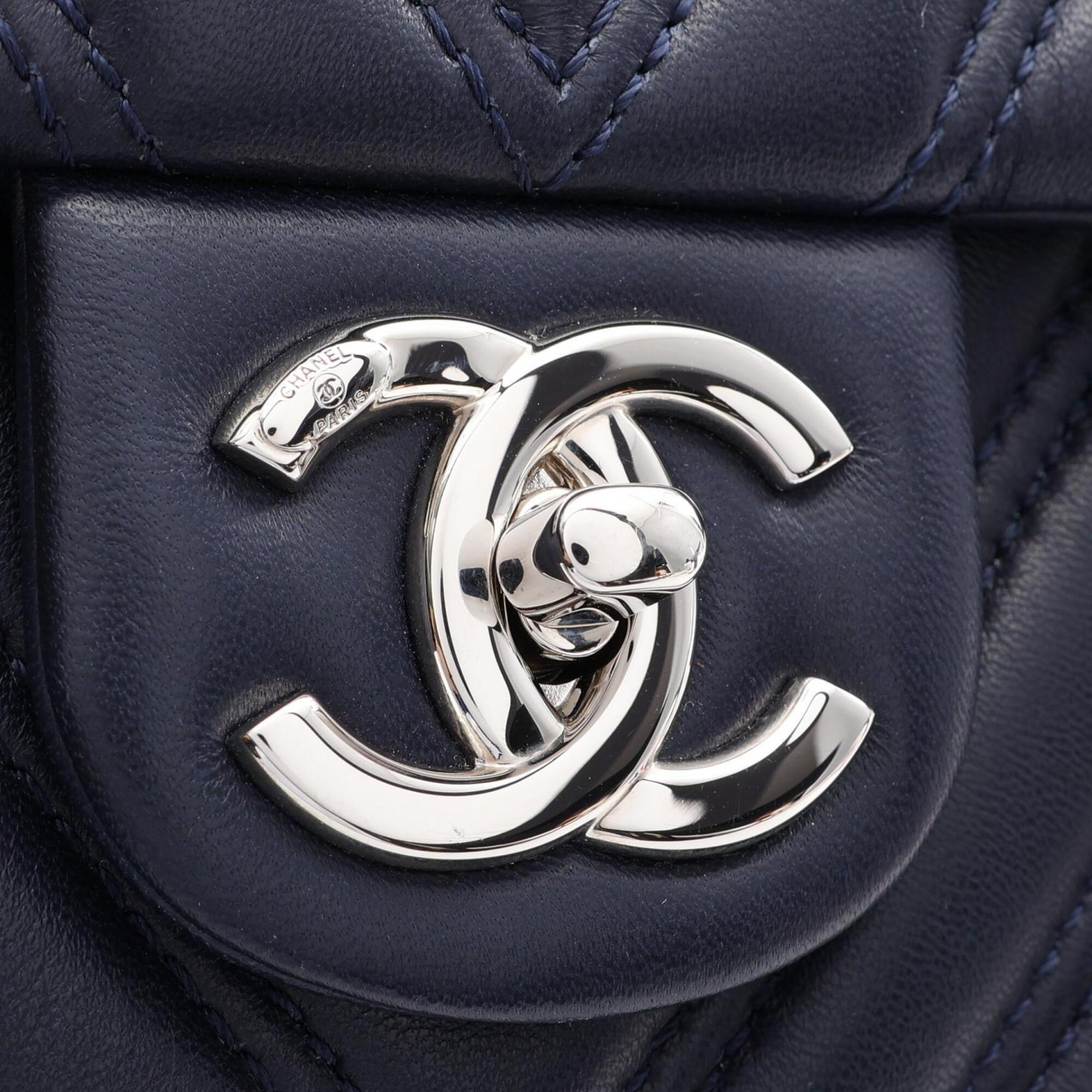 Chanel Navy Leather Handbag Shoulder Bag (Pre-Owned)