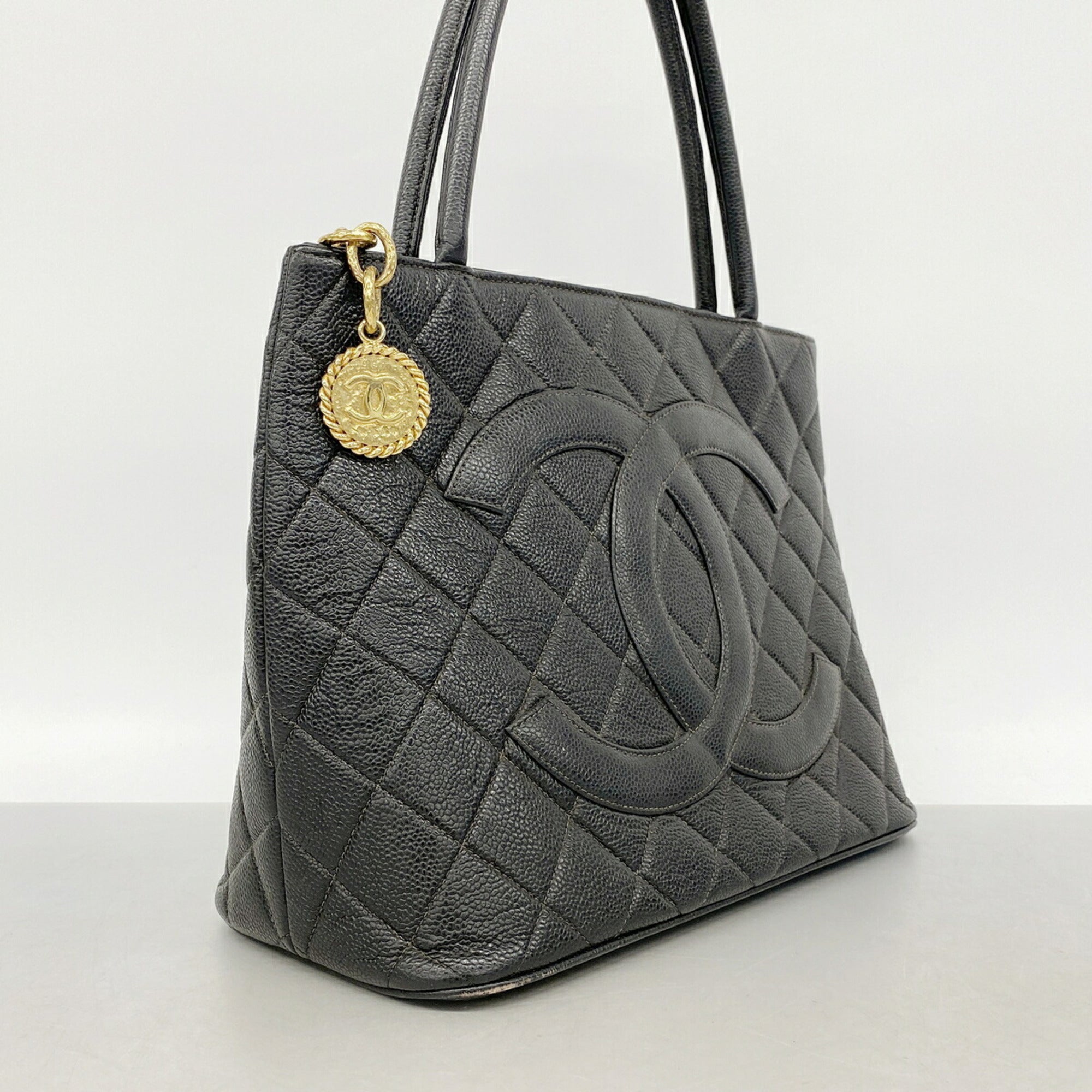 Chanel Black Grained Calfskin Tote Bag (Pre-Owned)
