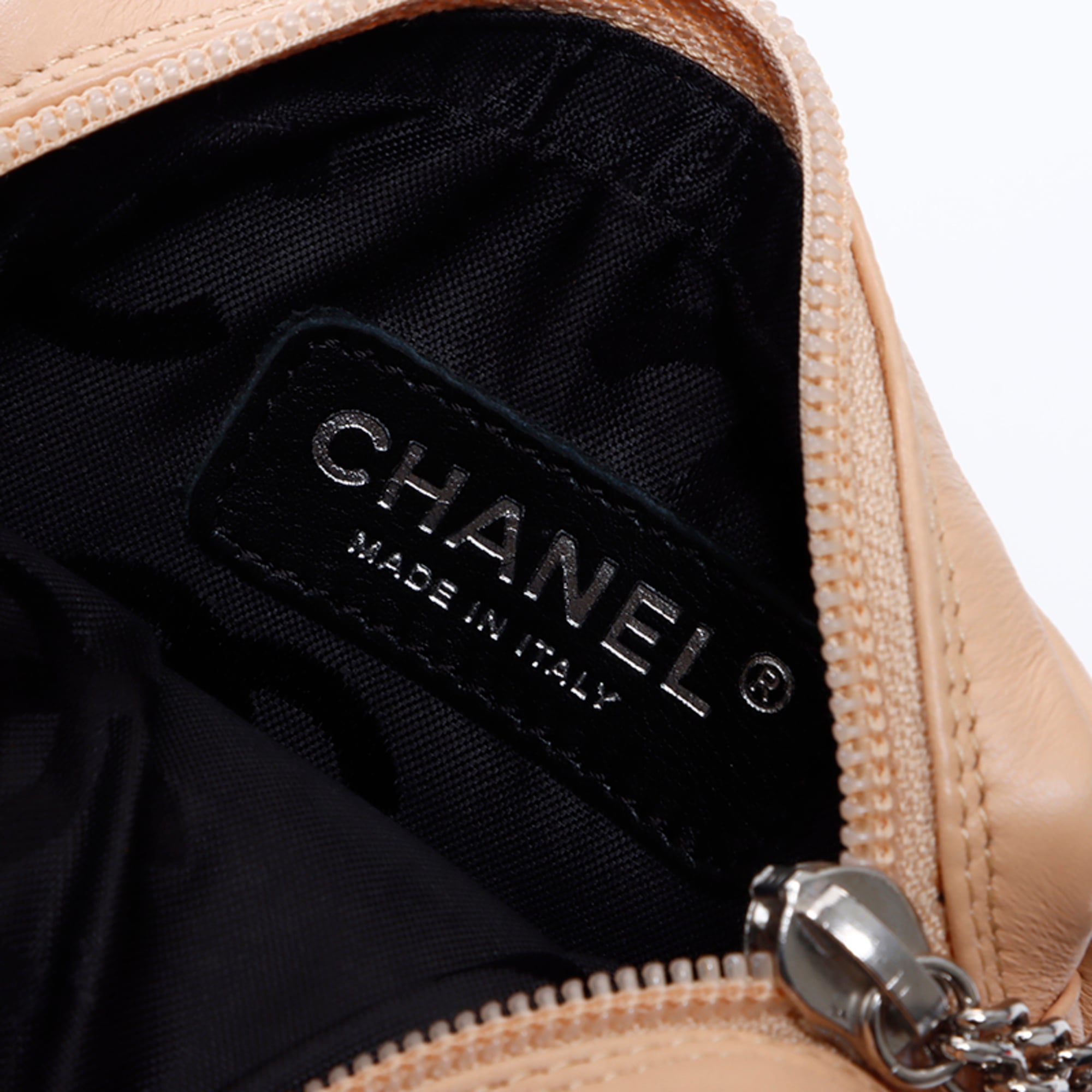 Chanel Beige Shoulder Bag (Pre-Owned)