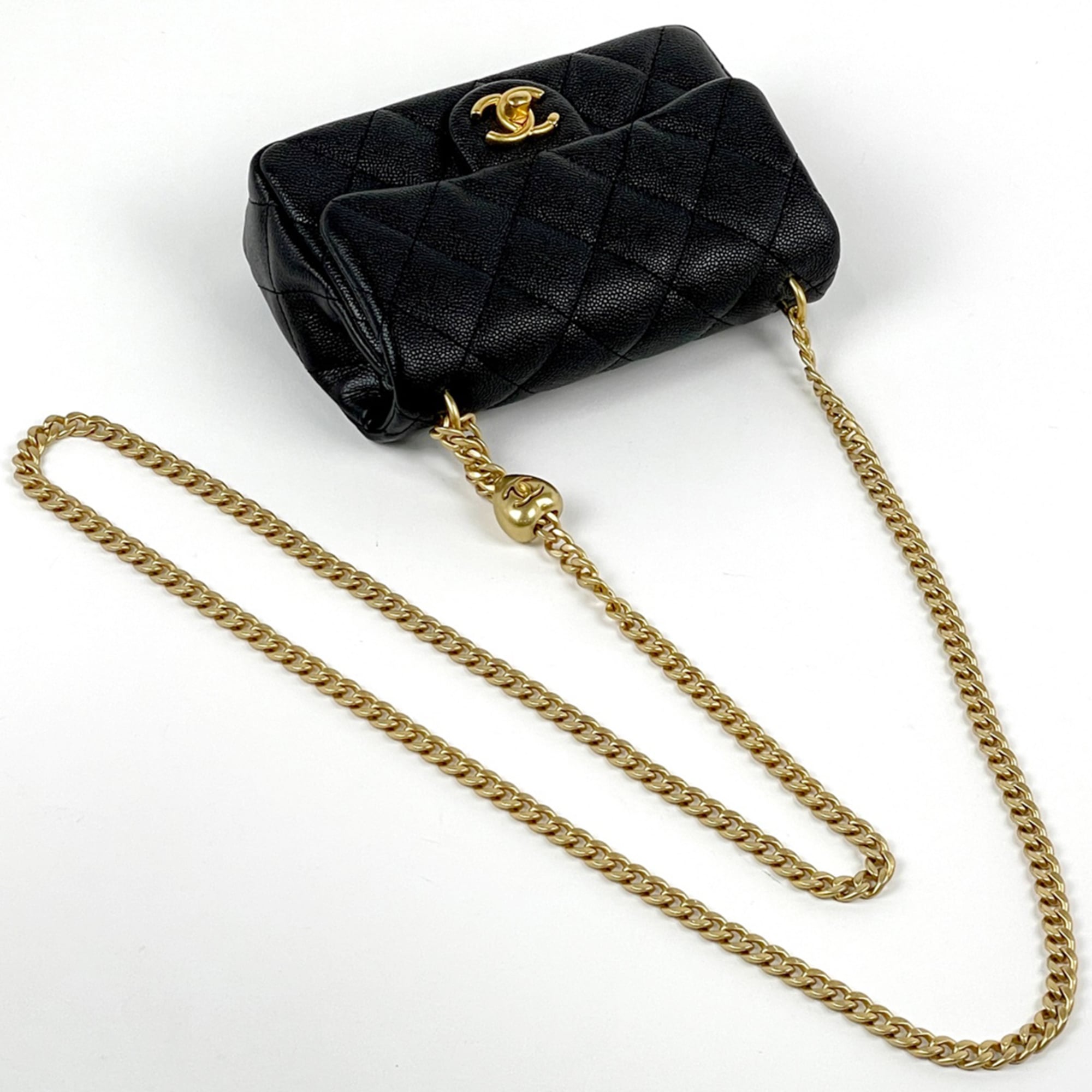 Chanel Matelasse Black Grained Calfskin Shoulder Bag (Pre-Owned)