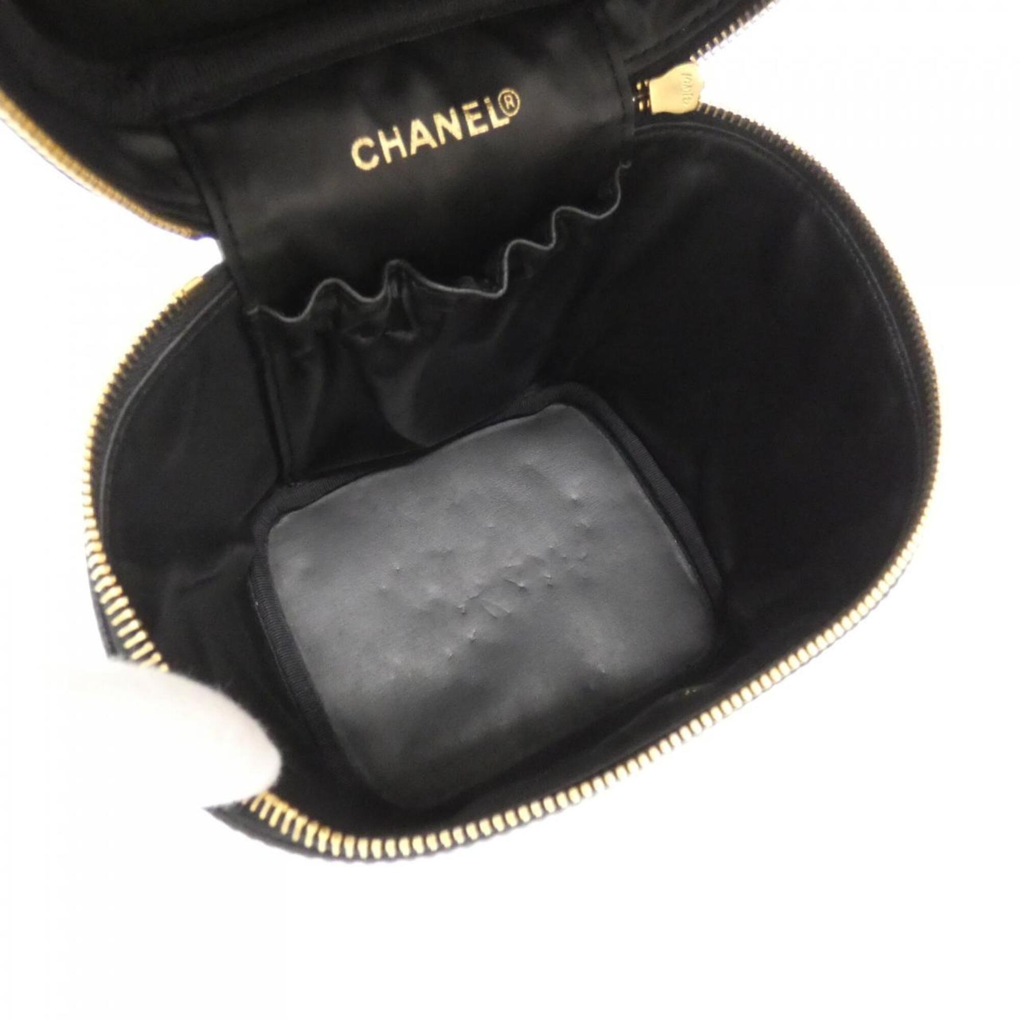 Chanel Black Grained Calfskin Handbag (Pre-Owned)