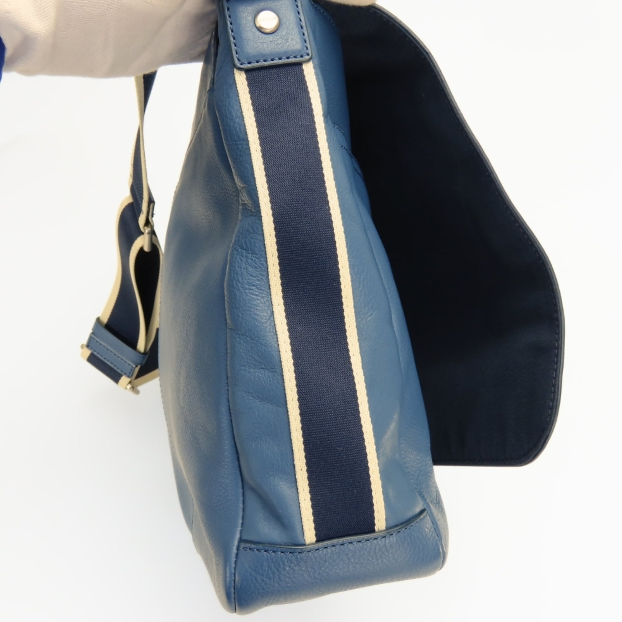 Coach Blue Leather Shoulder Bag (Pre-Owned)
