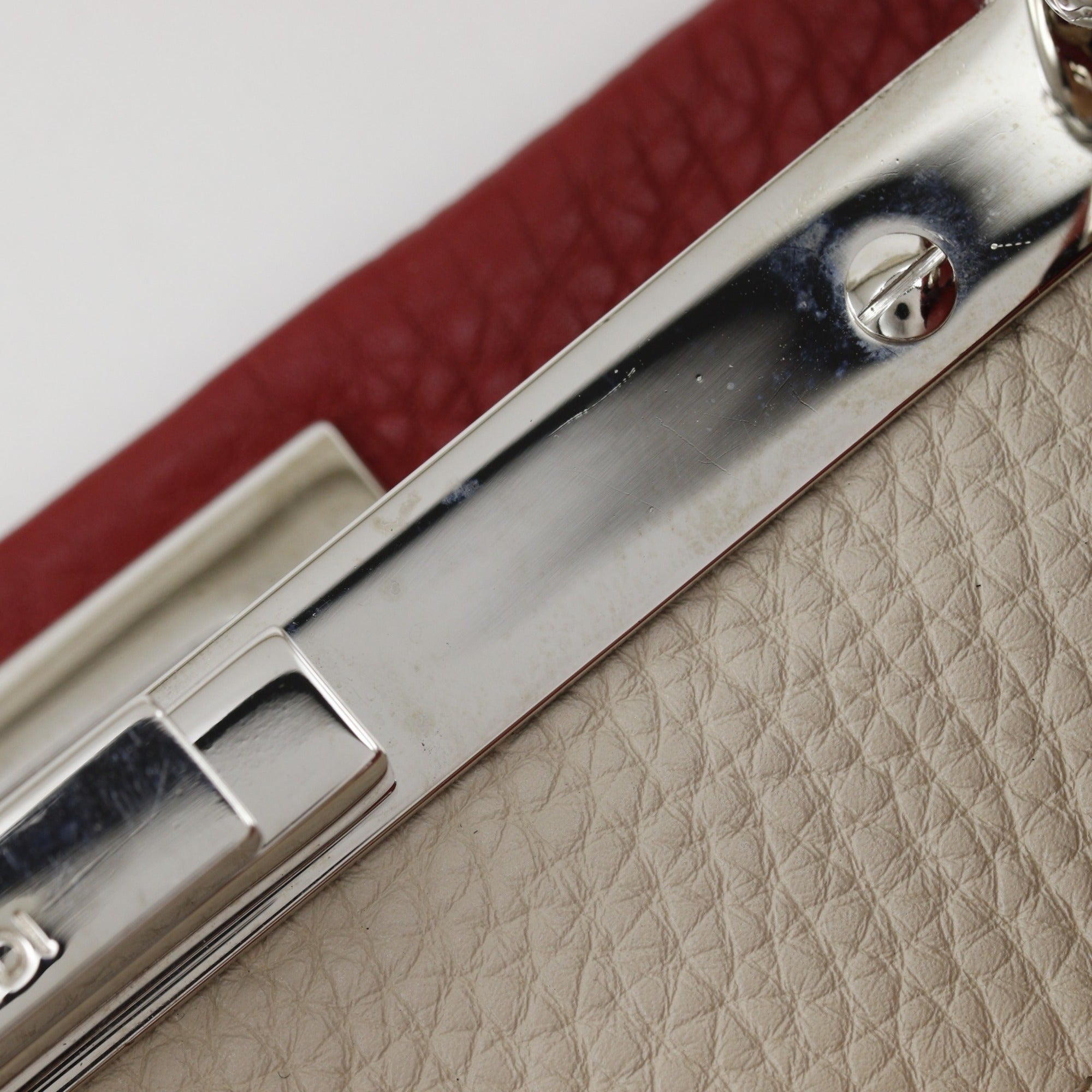 Fendi Red Color Leather Handbag (Pre-Owned)