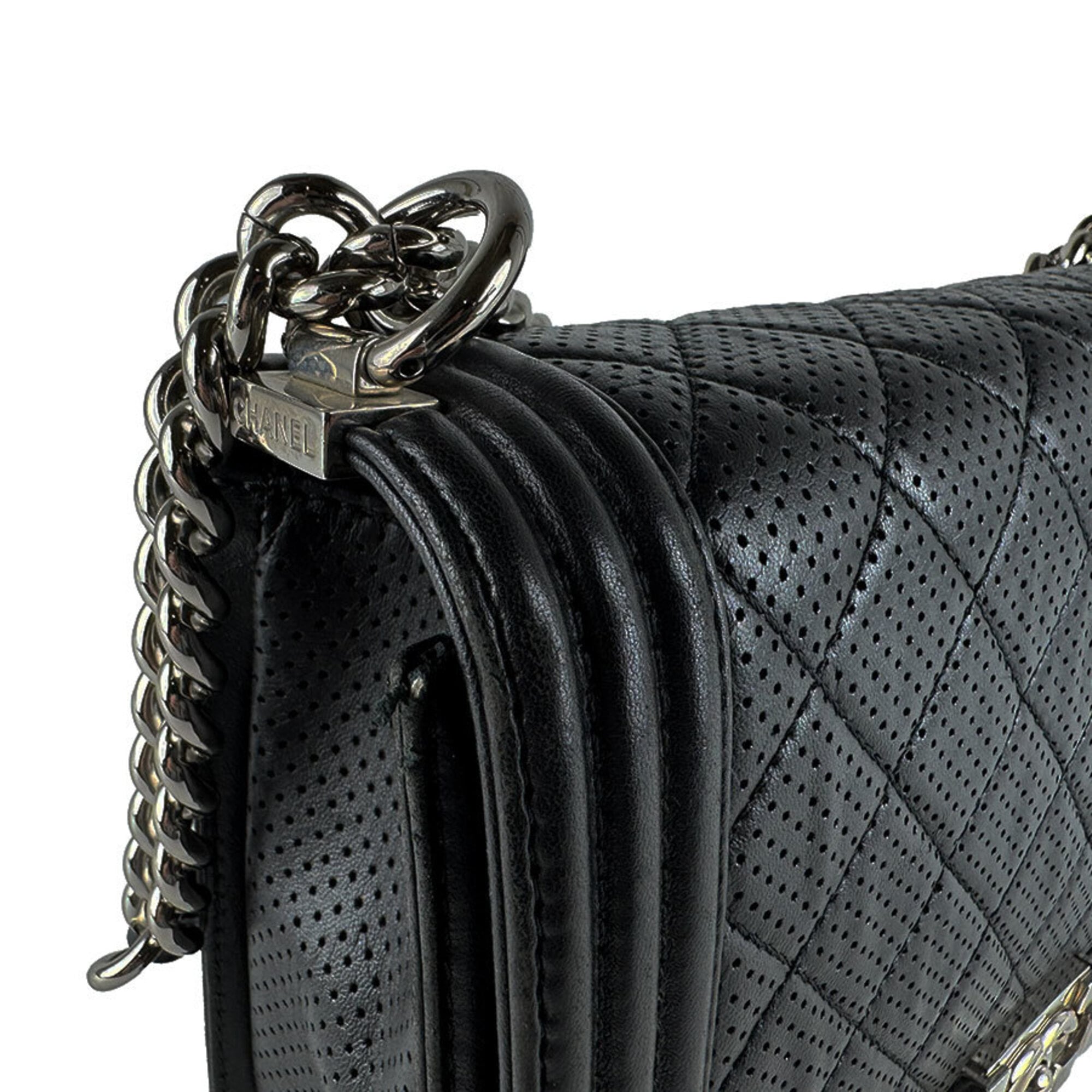 Chanel Black Leather Shoulder Bag (Pre-Owned)
