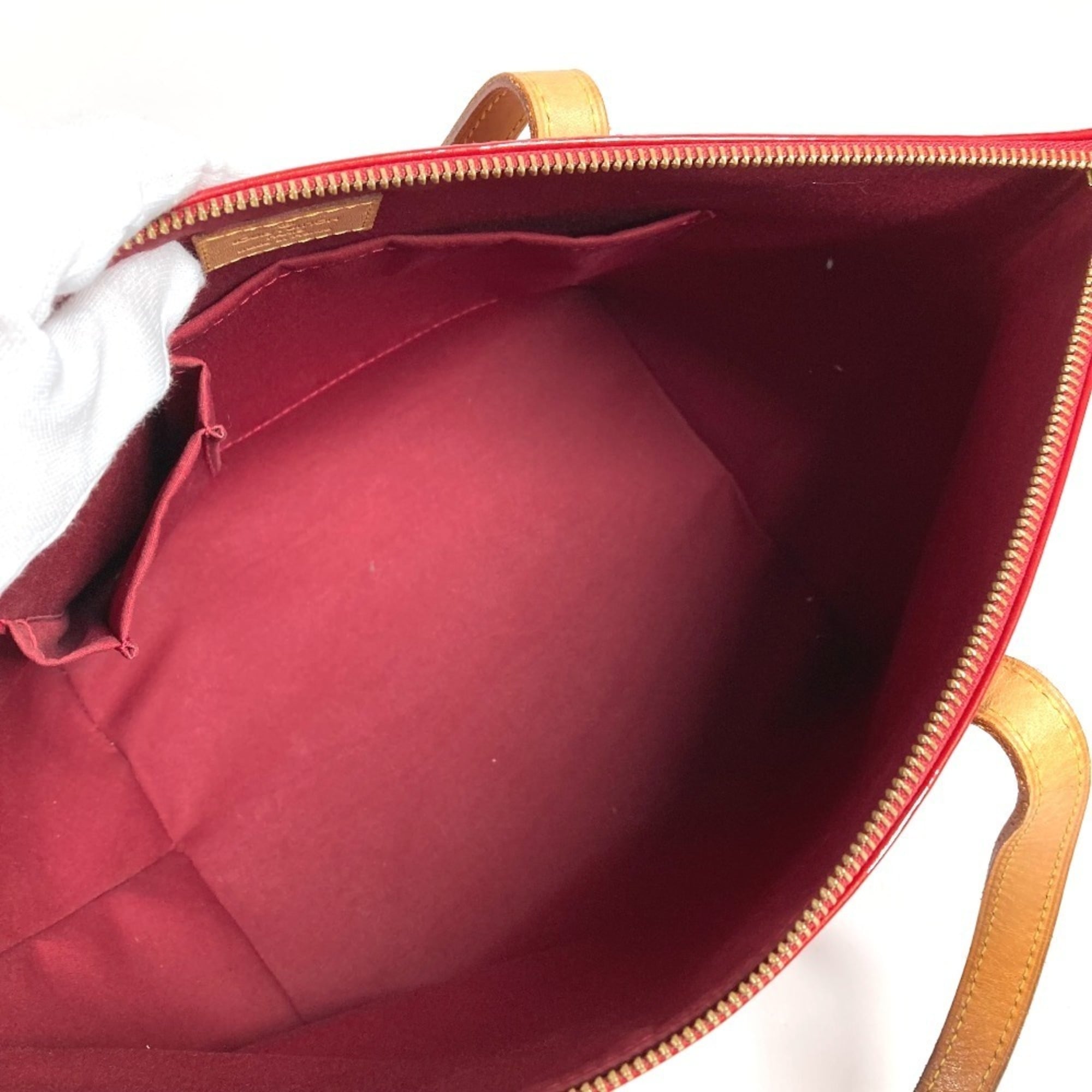 Louis Vuitton Pomme D'amour Red Color Monogram Vernis Canvas Shoulder Bag Tote Bag (Pre-Owned)