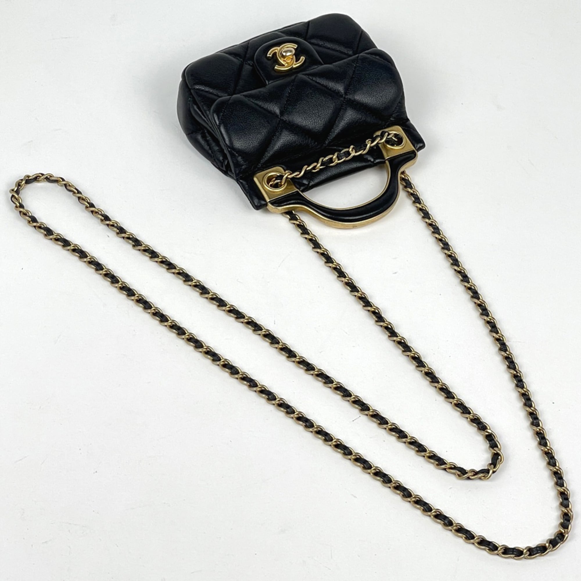 Chanel Black Leather Shoulder Bag (Pre-Owned)