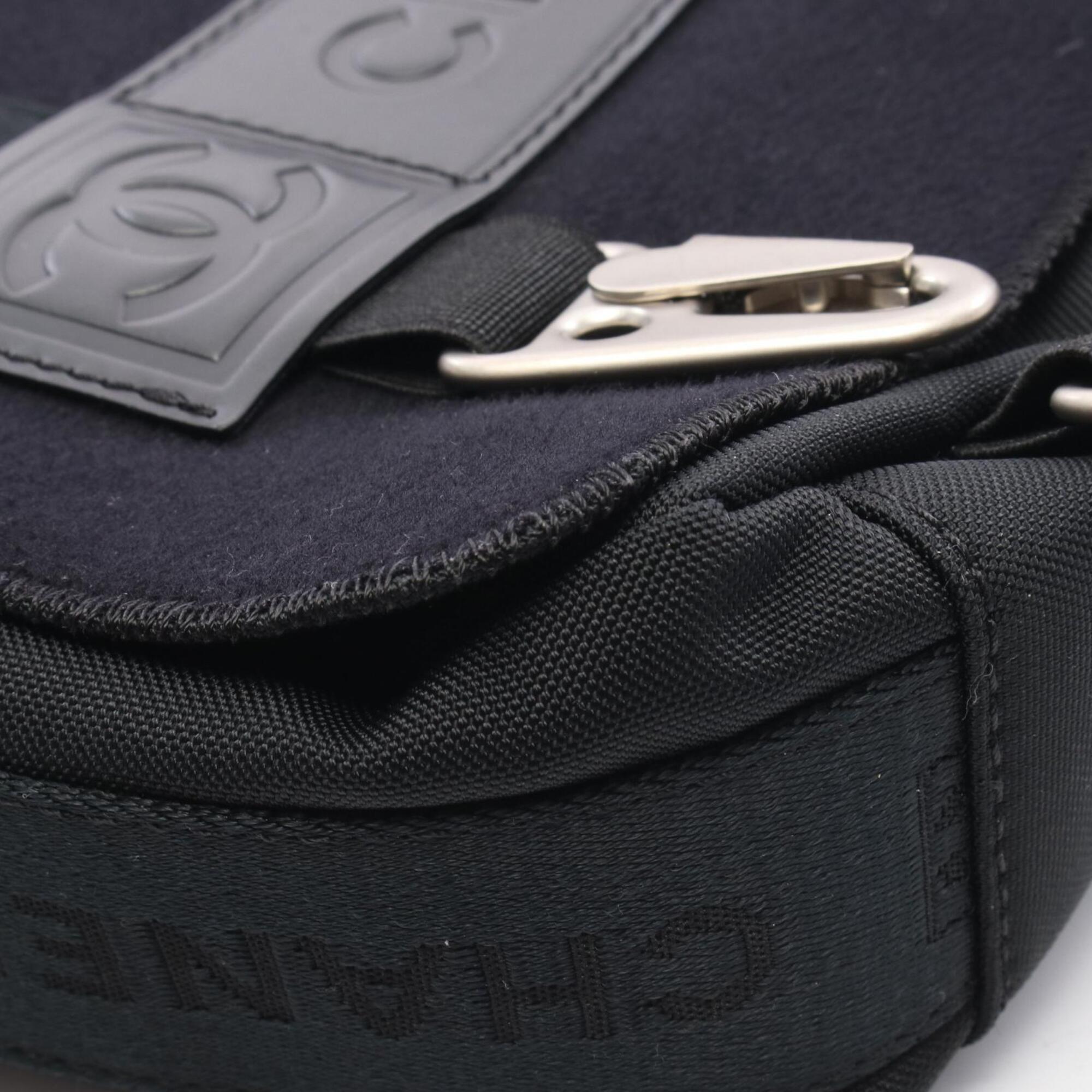 Chanel Black Nylon Leather Felt Handbag Messenger Bag Shoulder Bag (Pre-Owned)