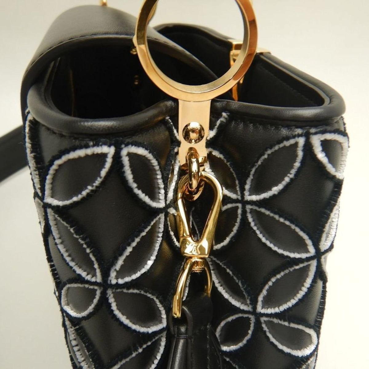 Louis Vuitton Noir Leather Handbag (Pre-Owned)