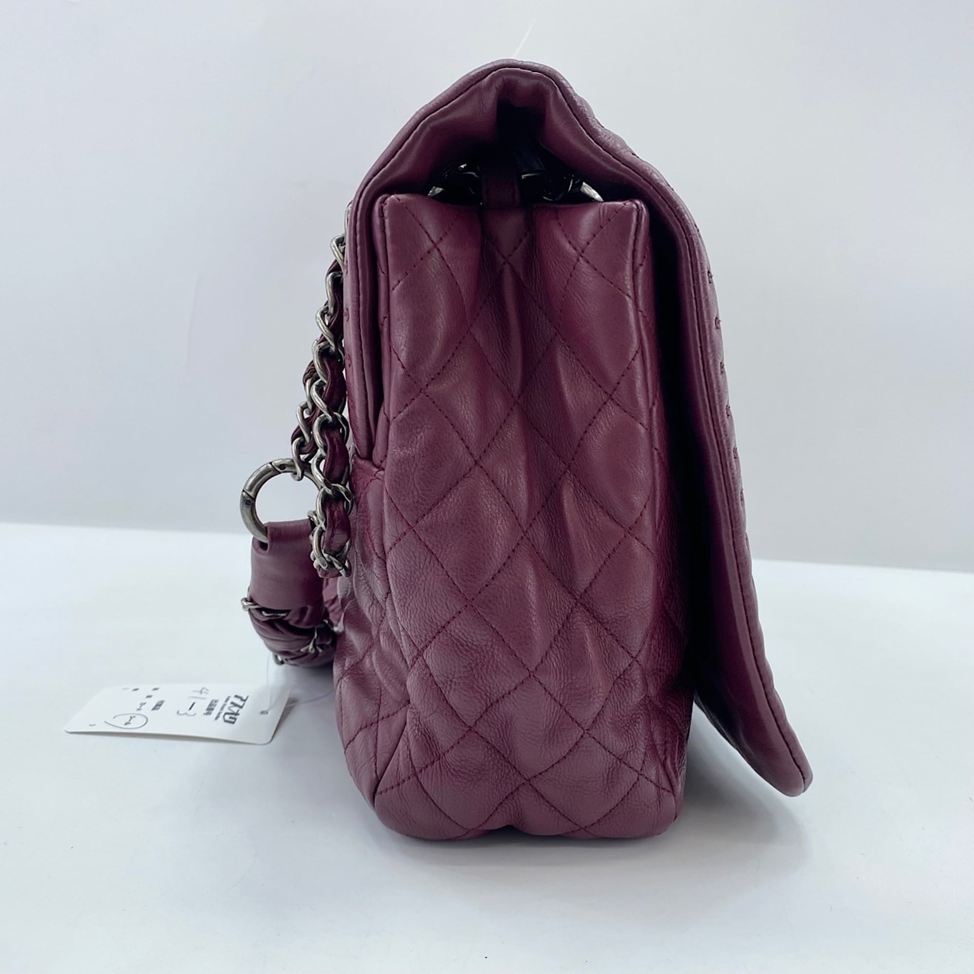 Chanel Matelasse Wine Handbag (Pre-Owned)