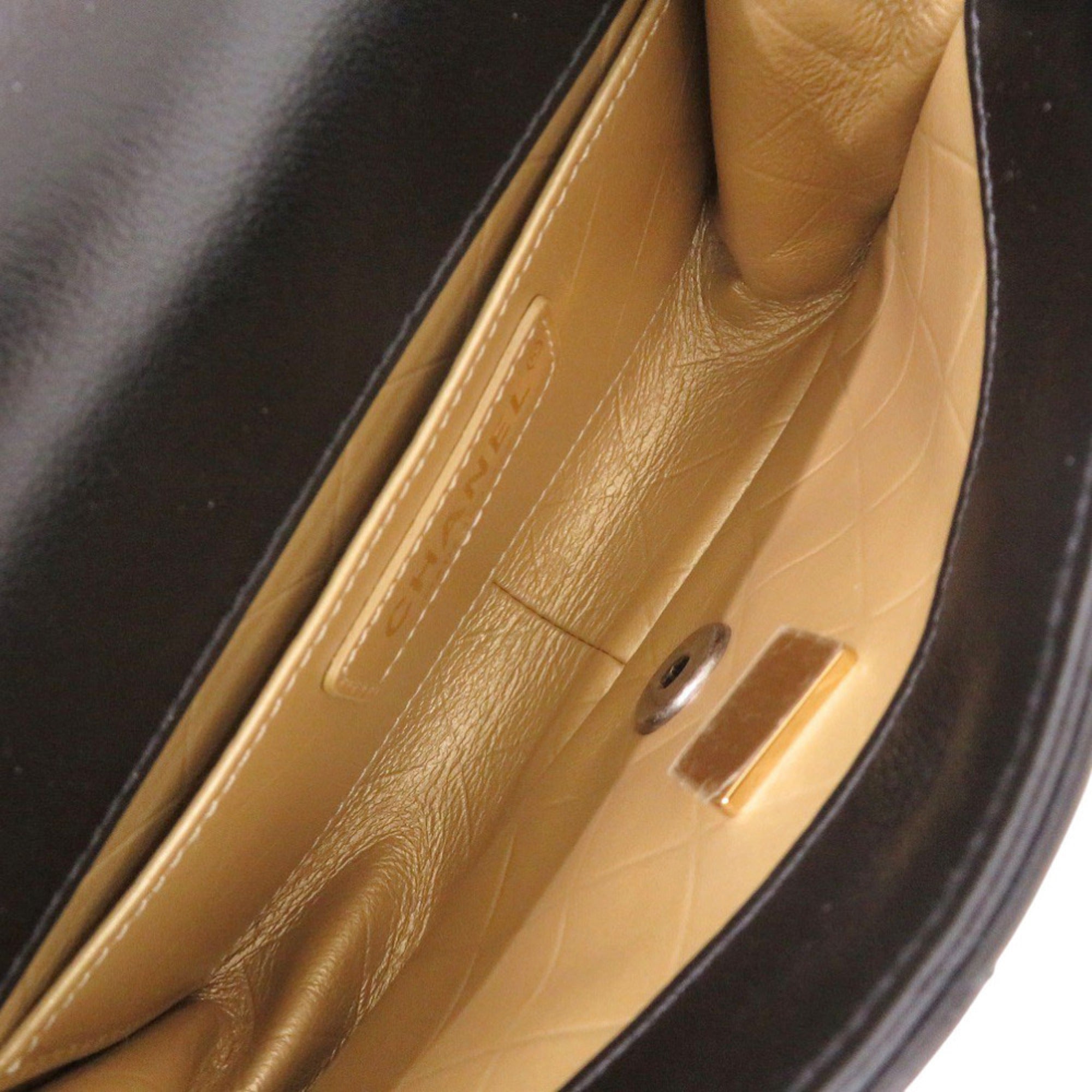 Chanel Black Leather Shoulder Bag (Pre-Owned)