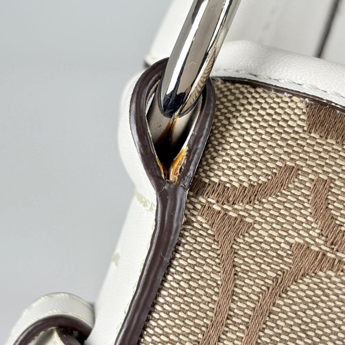 Coach Signature Beige White Signature Line Leather Shoulder Bag (Pre-Owned)