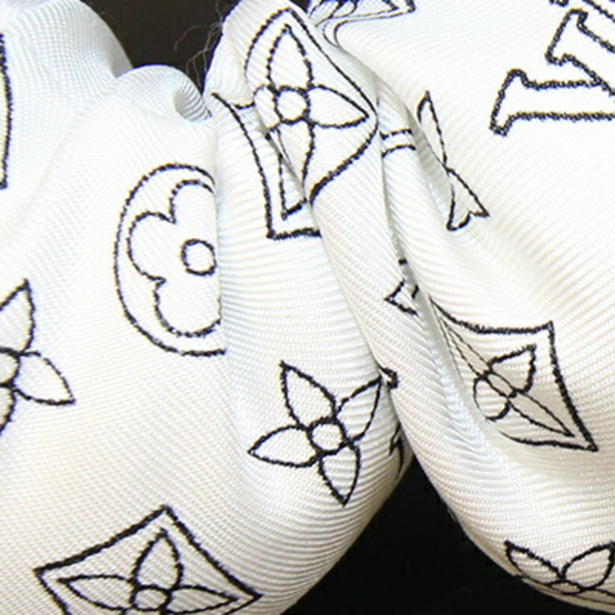 Louis Vuitton Fleur White (Pre-Owned)