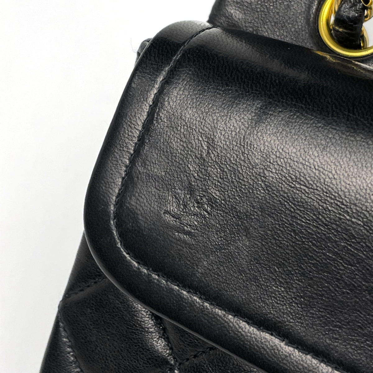 Chanel Matelasse Black Leather Shoulder Bag (Pre-Owned)