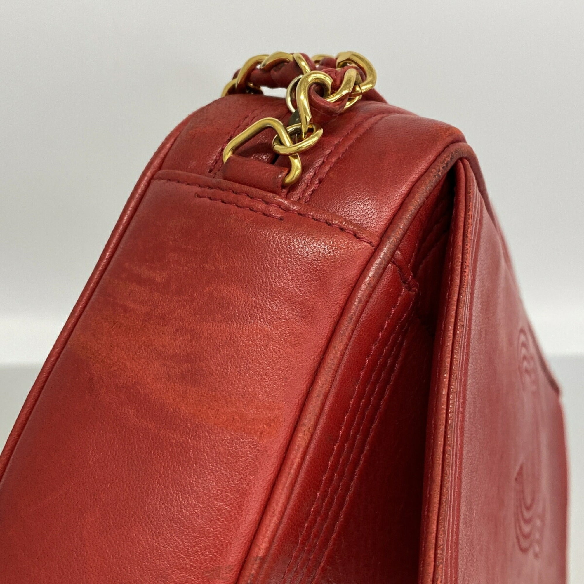 Chanel Red Color Leather Shoulder Bag (Pre-Owned)