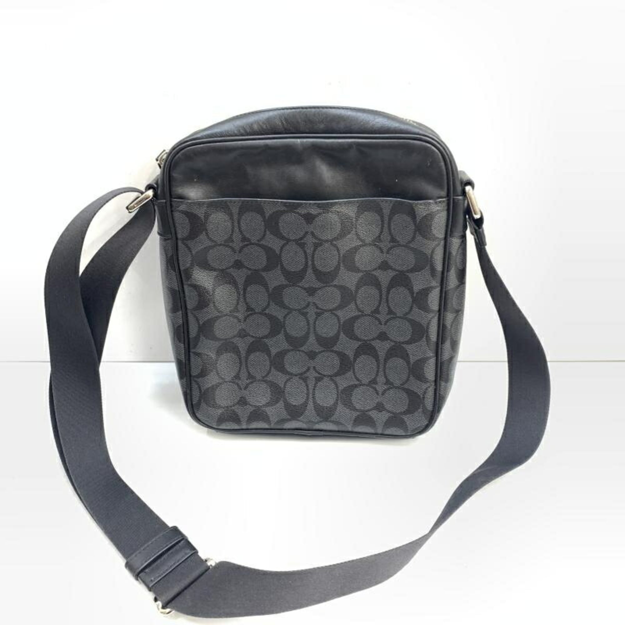 Coach Signature Shoulder Bag (Pre-Owned)