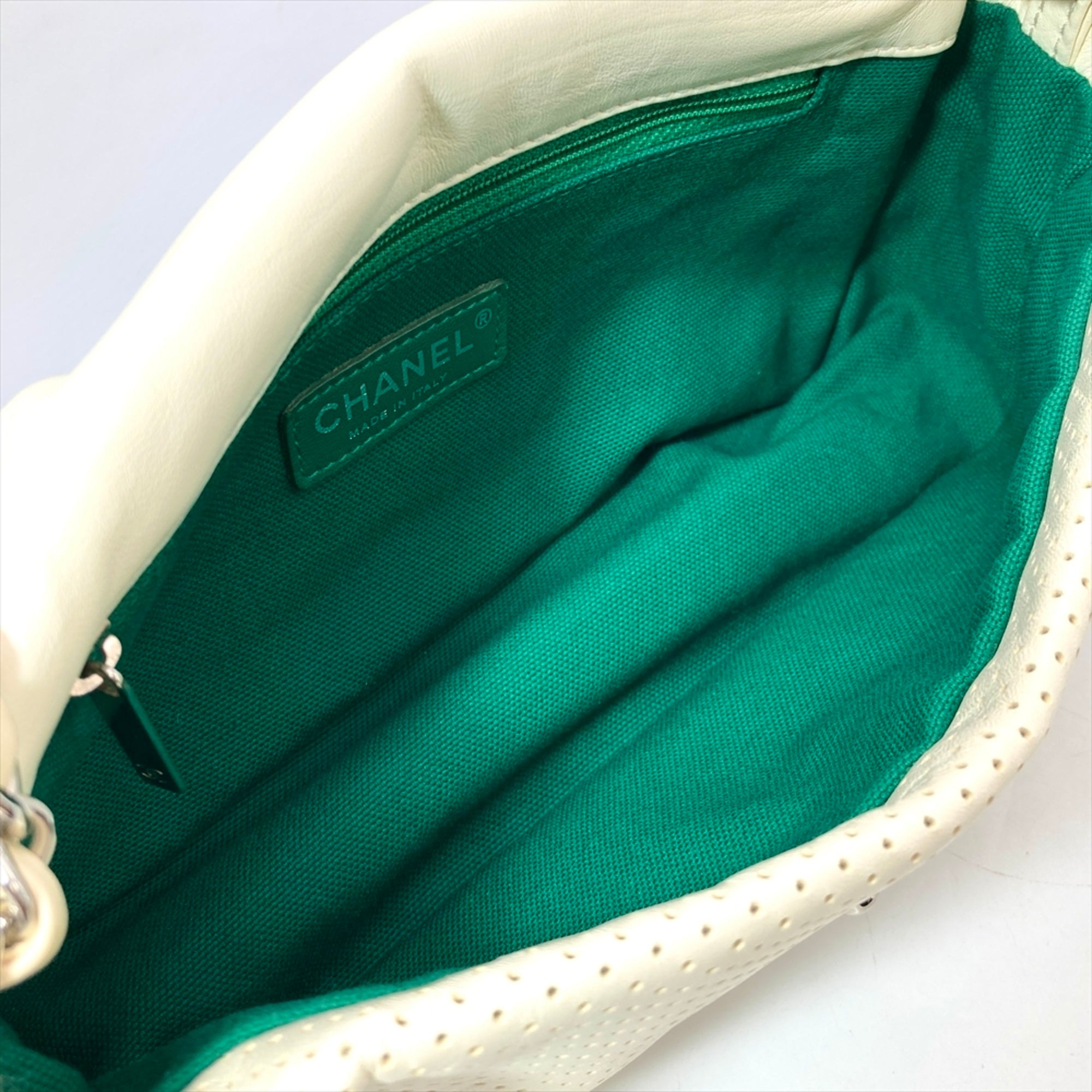 Chanel Green White Shoulder Bag (Pre-Owned)