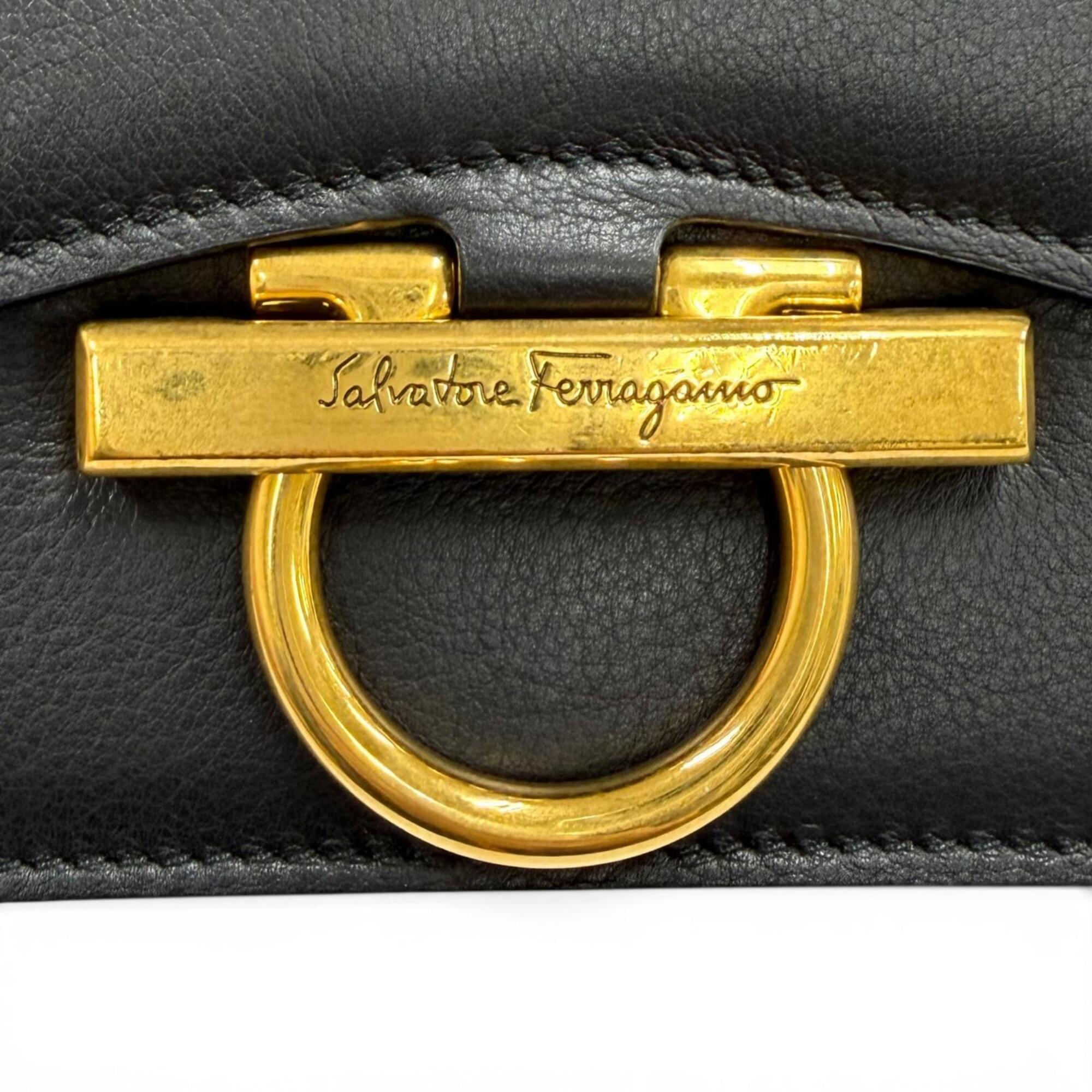 Salvatore Ferragamo Black Leather Shoulder Bag (Pre-Owned)