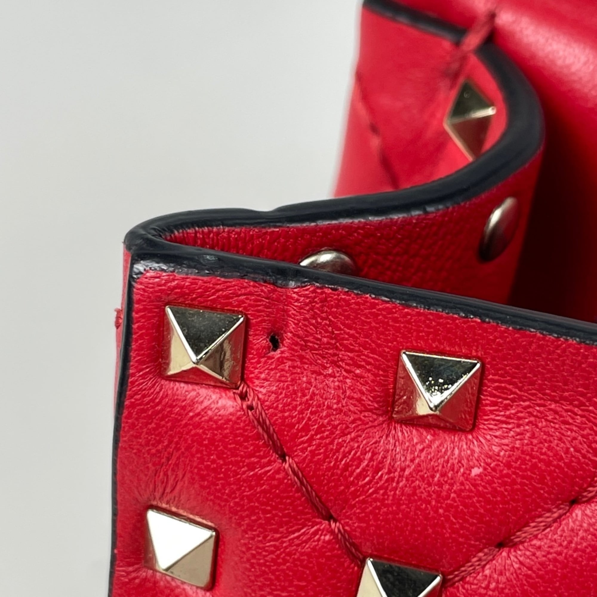 Valentino Garavani Red Color Leather Handbag Shoulder Bag (Pre-Owned)