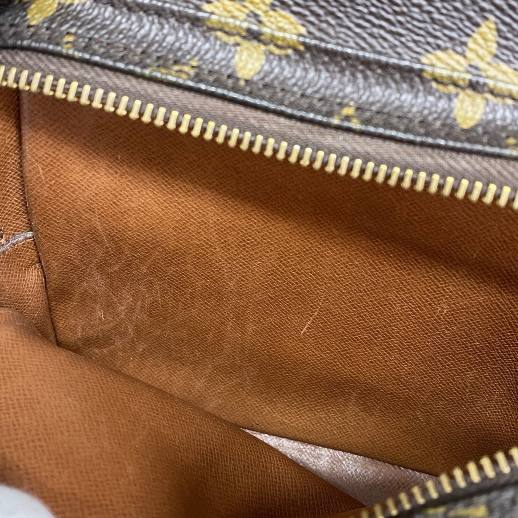Louis Vuitton Brown Shoulder Bag (Pre-Owned)