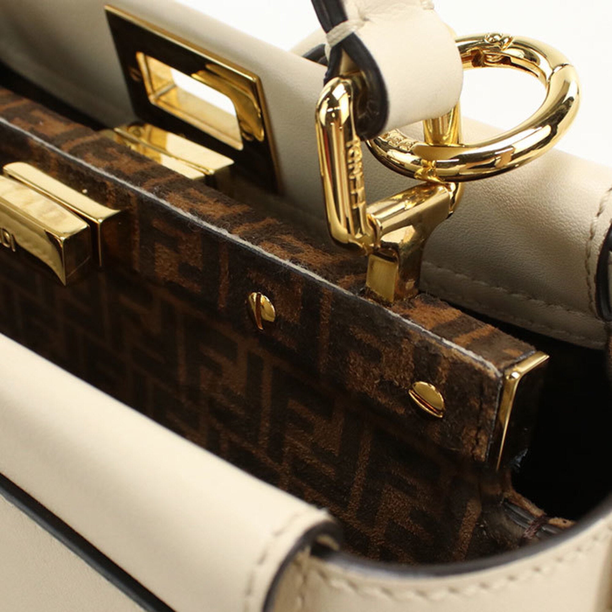Fendi Ivory Leather Handbag (Pre-Owned)