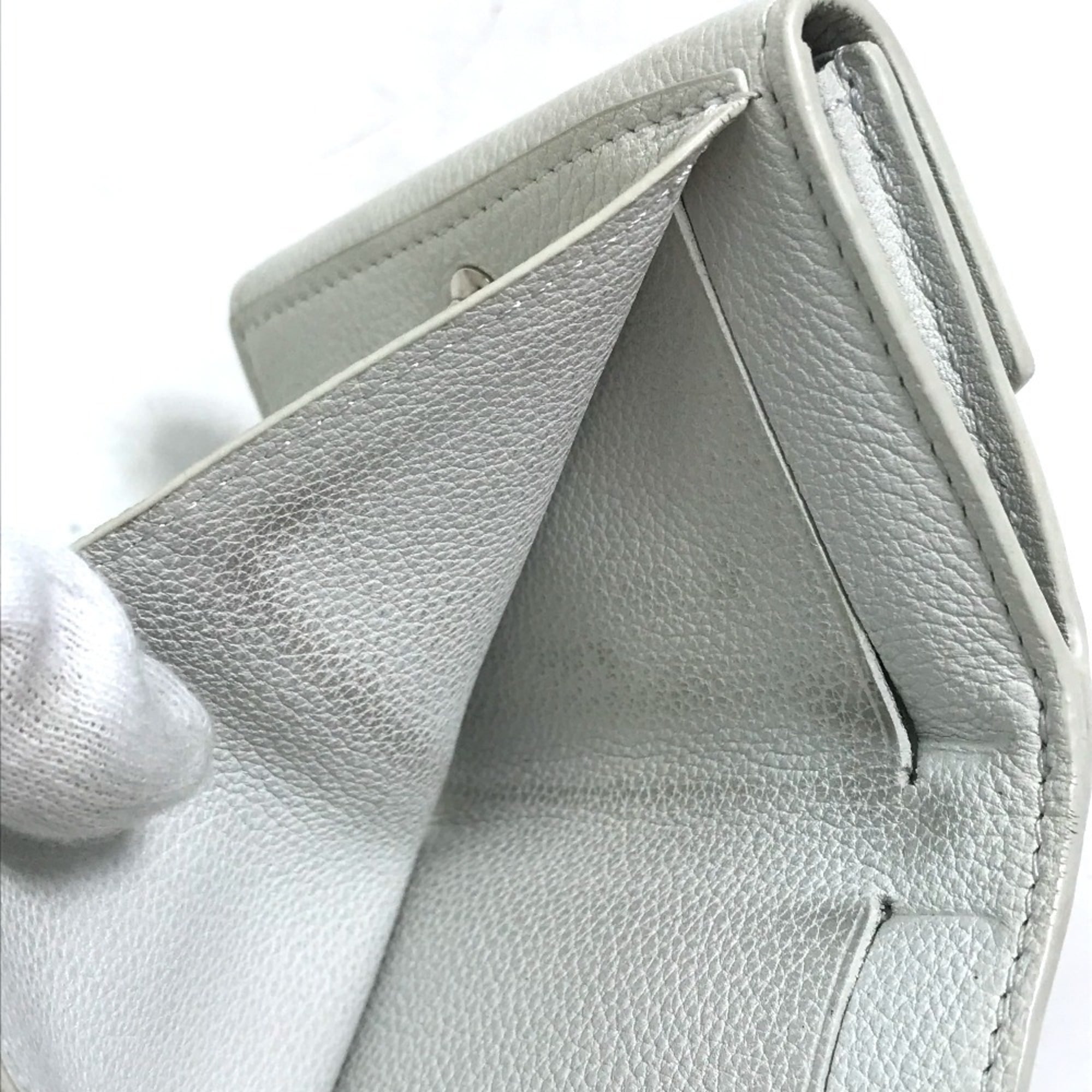 Louis Vuitton White Leather Wallet (Tri-Fold) (Pre-Owned)