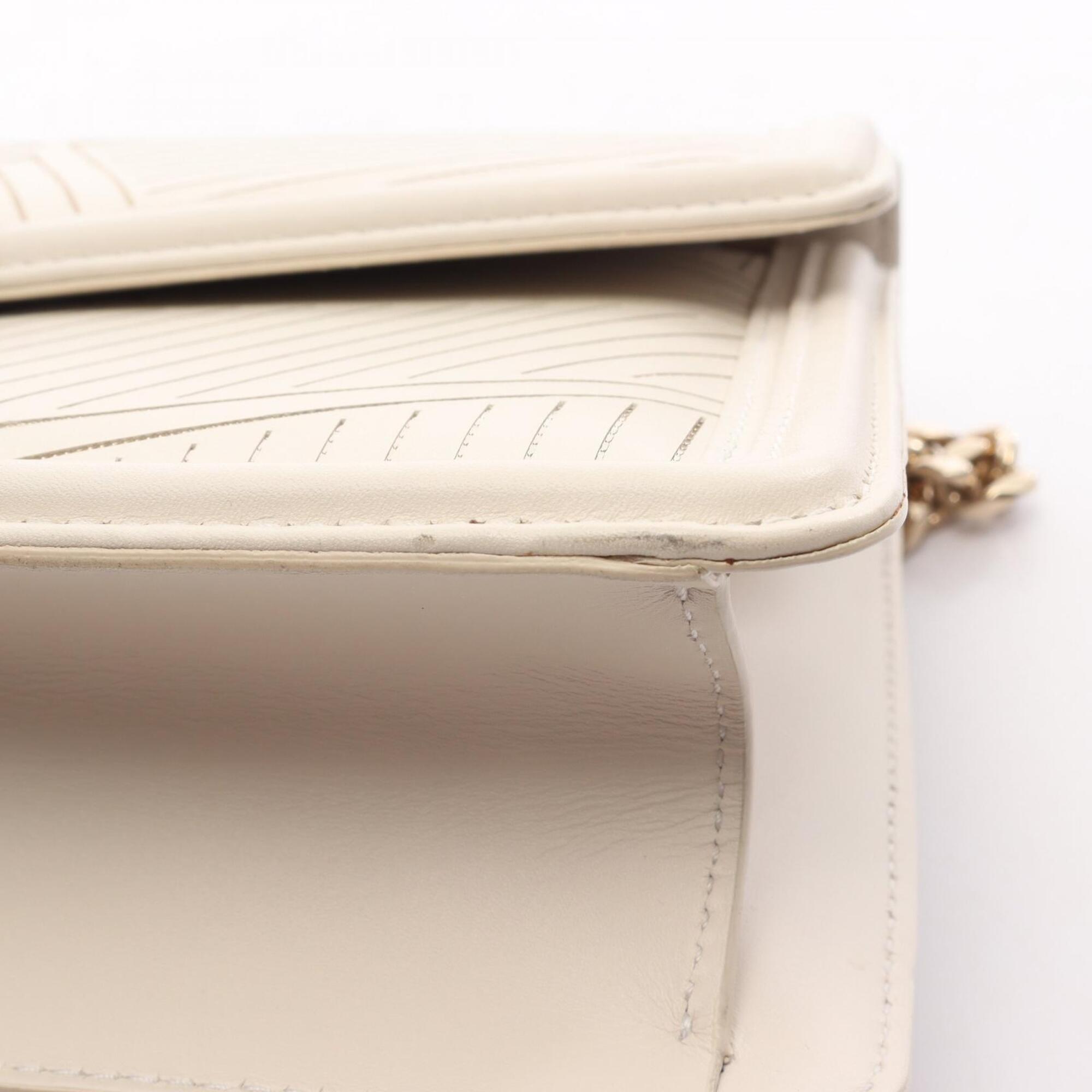 Bvlgari White Leather Handbag Shoulder Bag (Pre-Owned)