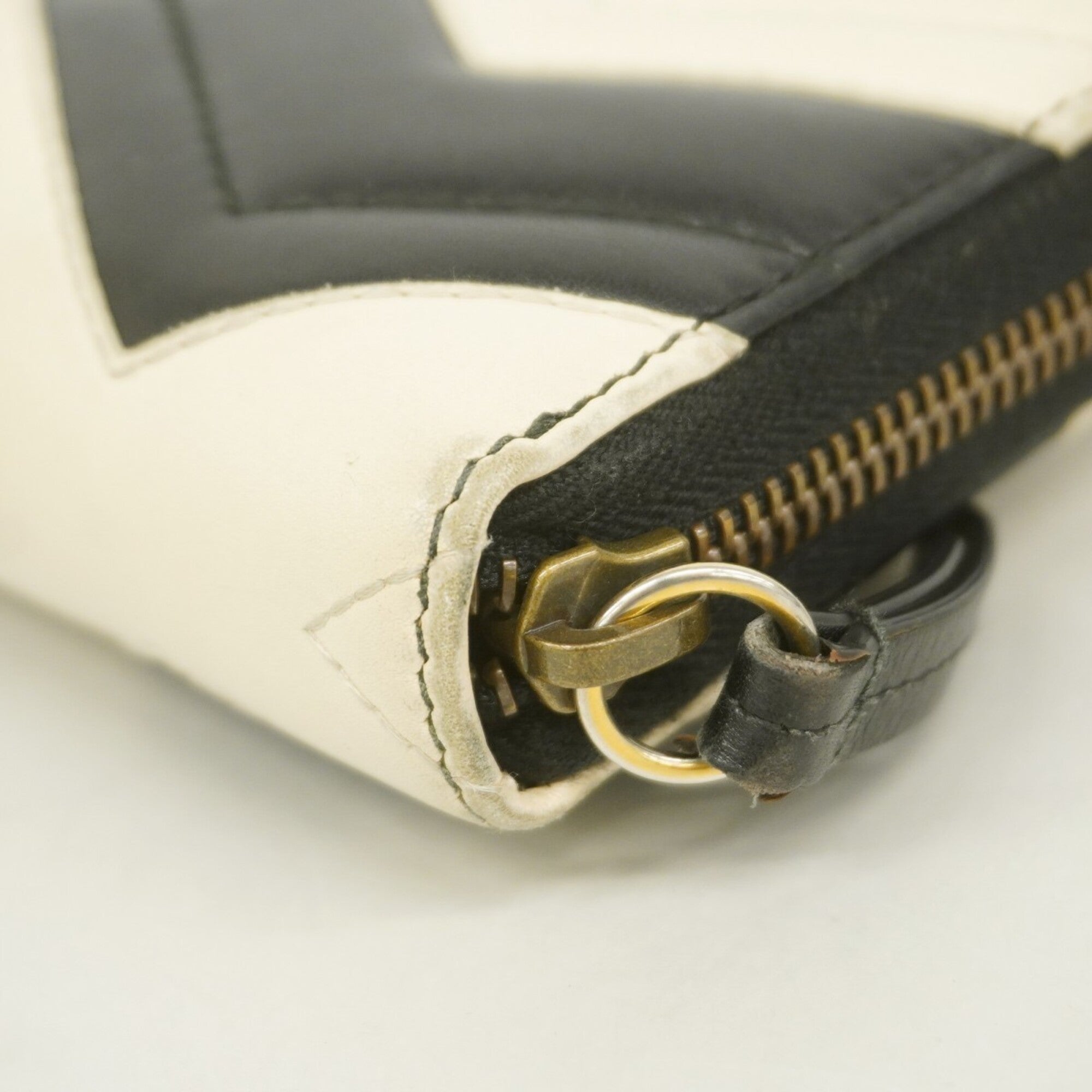Gucci Black White Leather Long Wallet (Bi-Fold) (Pre-Owned)