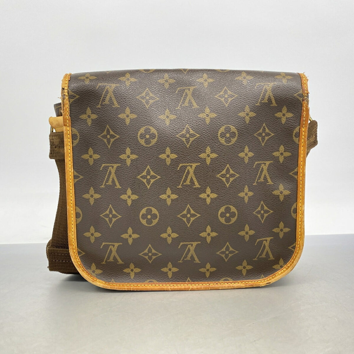Louis Vuitton Brown Shoulder Bag (Pre-Owned)