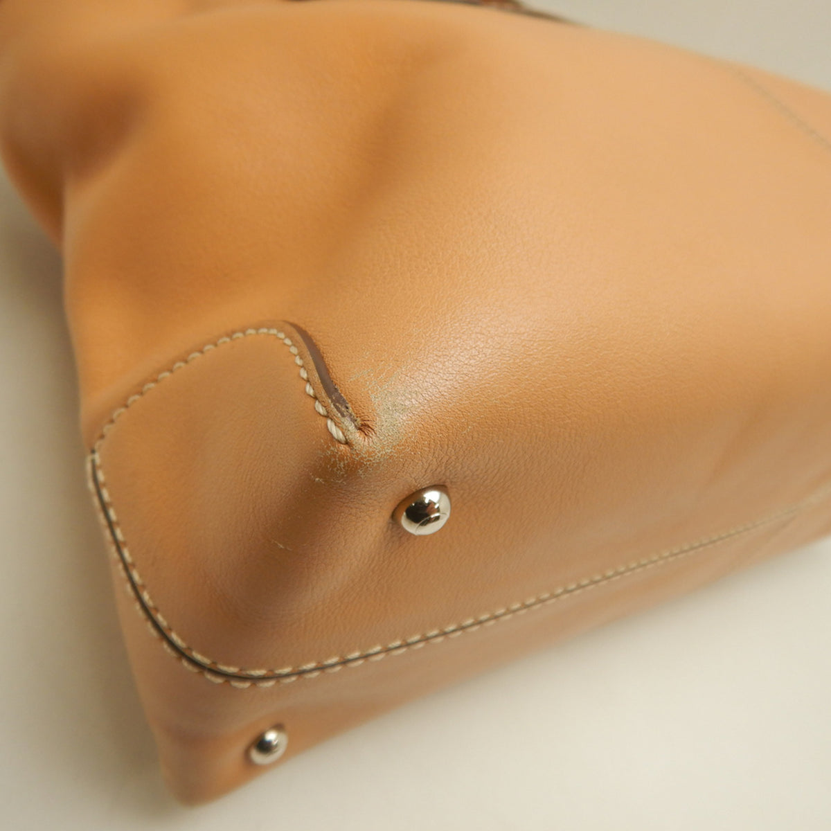 Tod's Camel Leather Tote Bag (Pre-Owned)