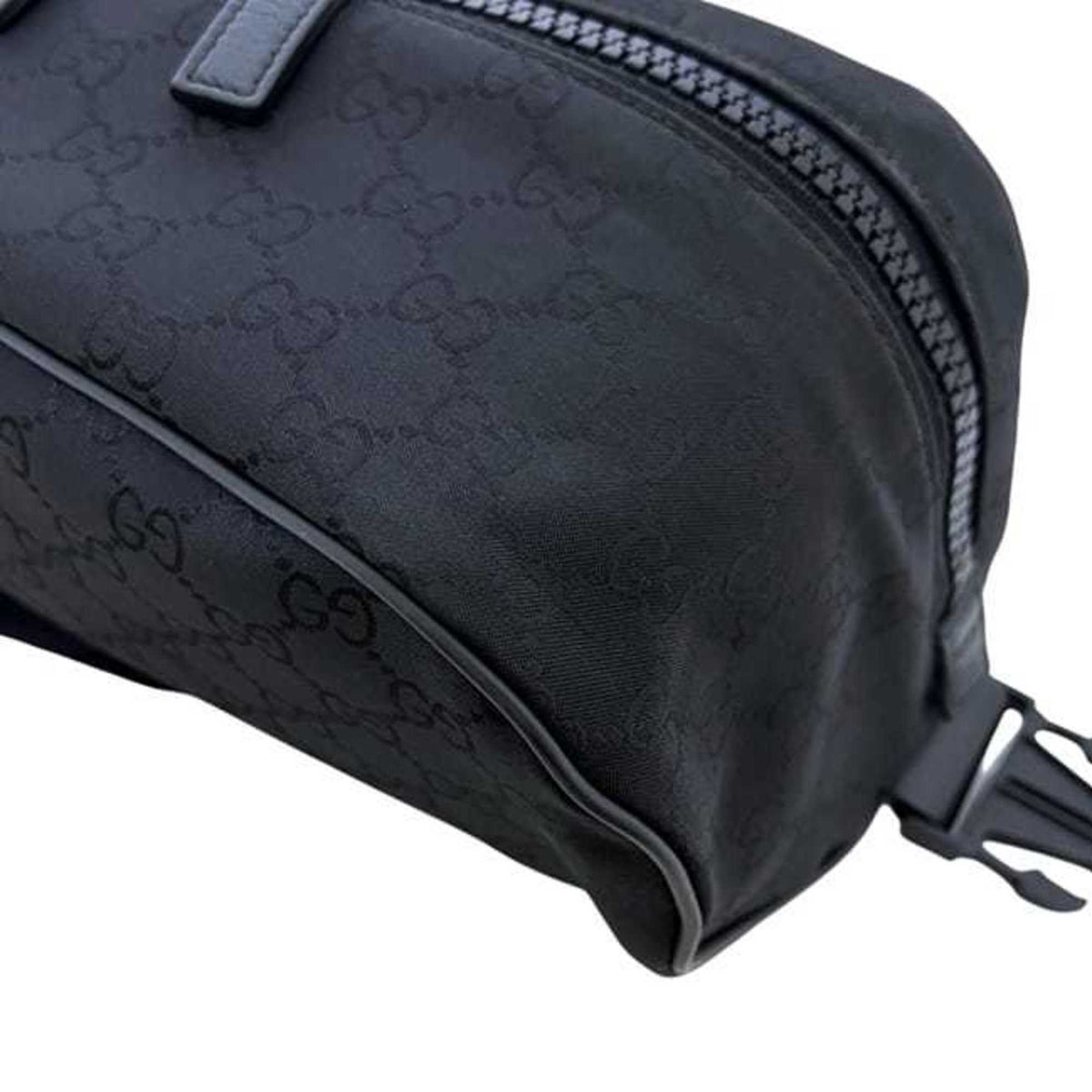 Gucci Black Nylon Fanny Pack Sling Bag (Pre-Owned)