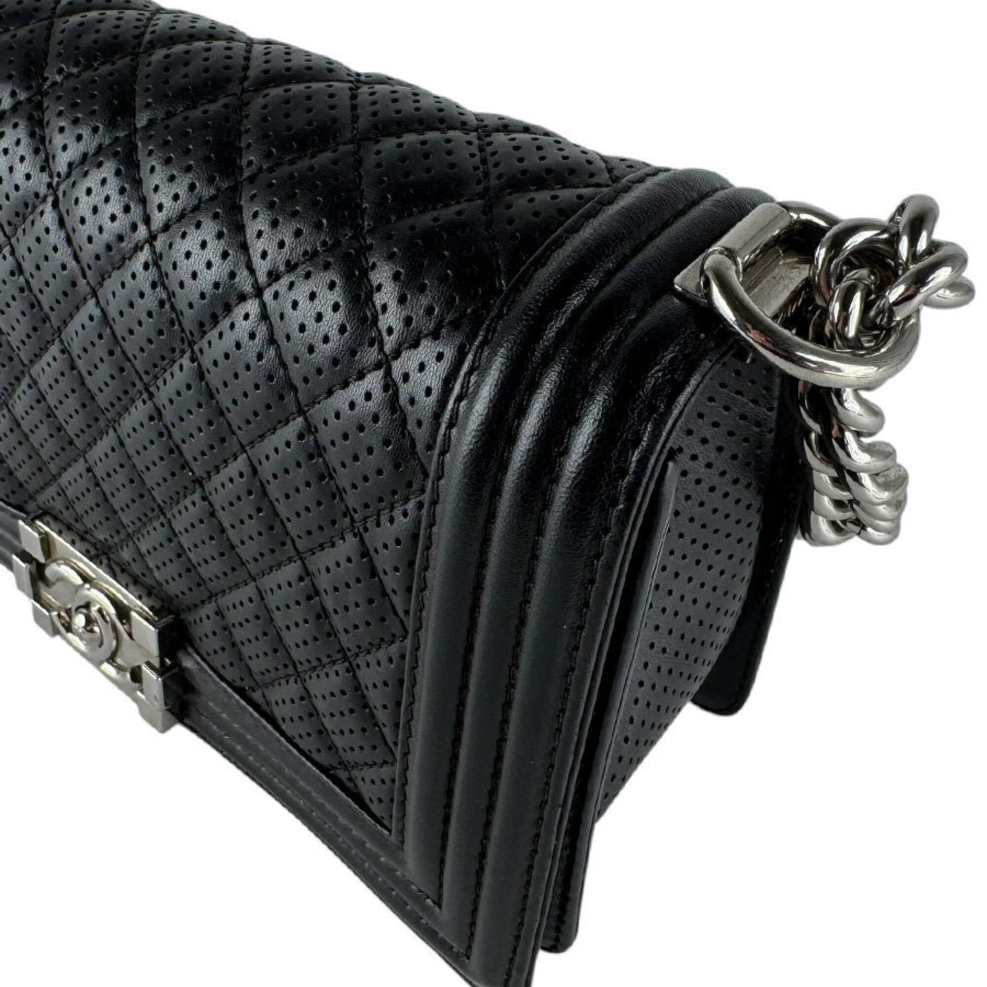 Chanel Black Leather Shoulder Bag (Pre-Owned)