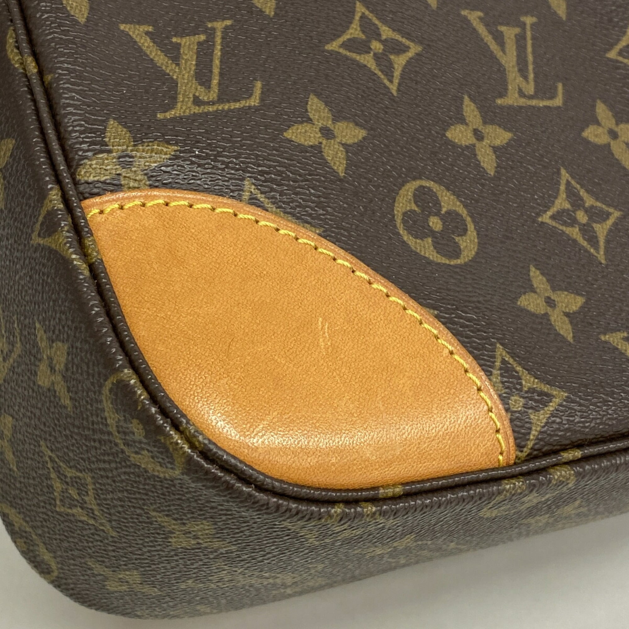 Louis Vuitton Brown Shoulder Bag (Pre-Owned)