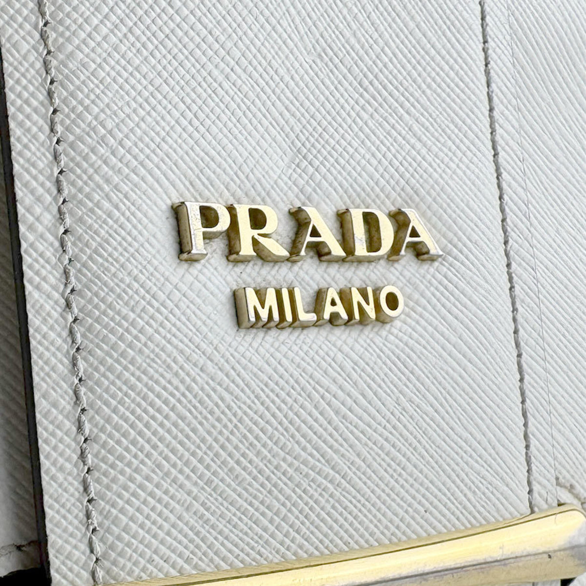 Prada White Leather Shoulder Bag (Pre-Owned)