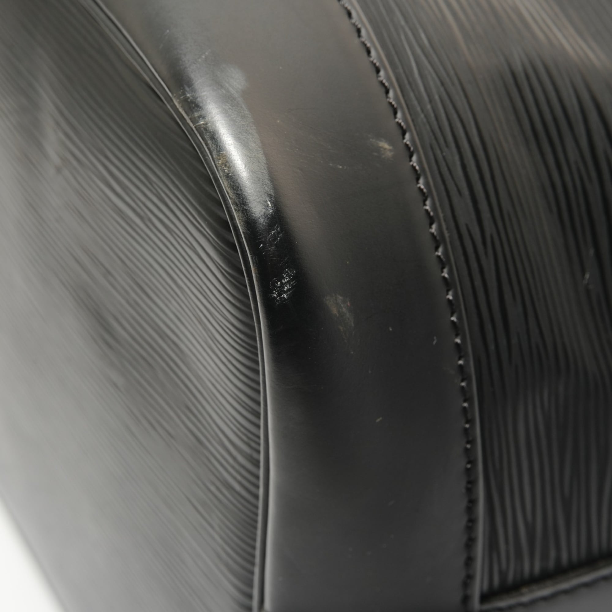 Louis Vuitton Epi Black Epi Leather Shoulder Bag (Pre-Owned)