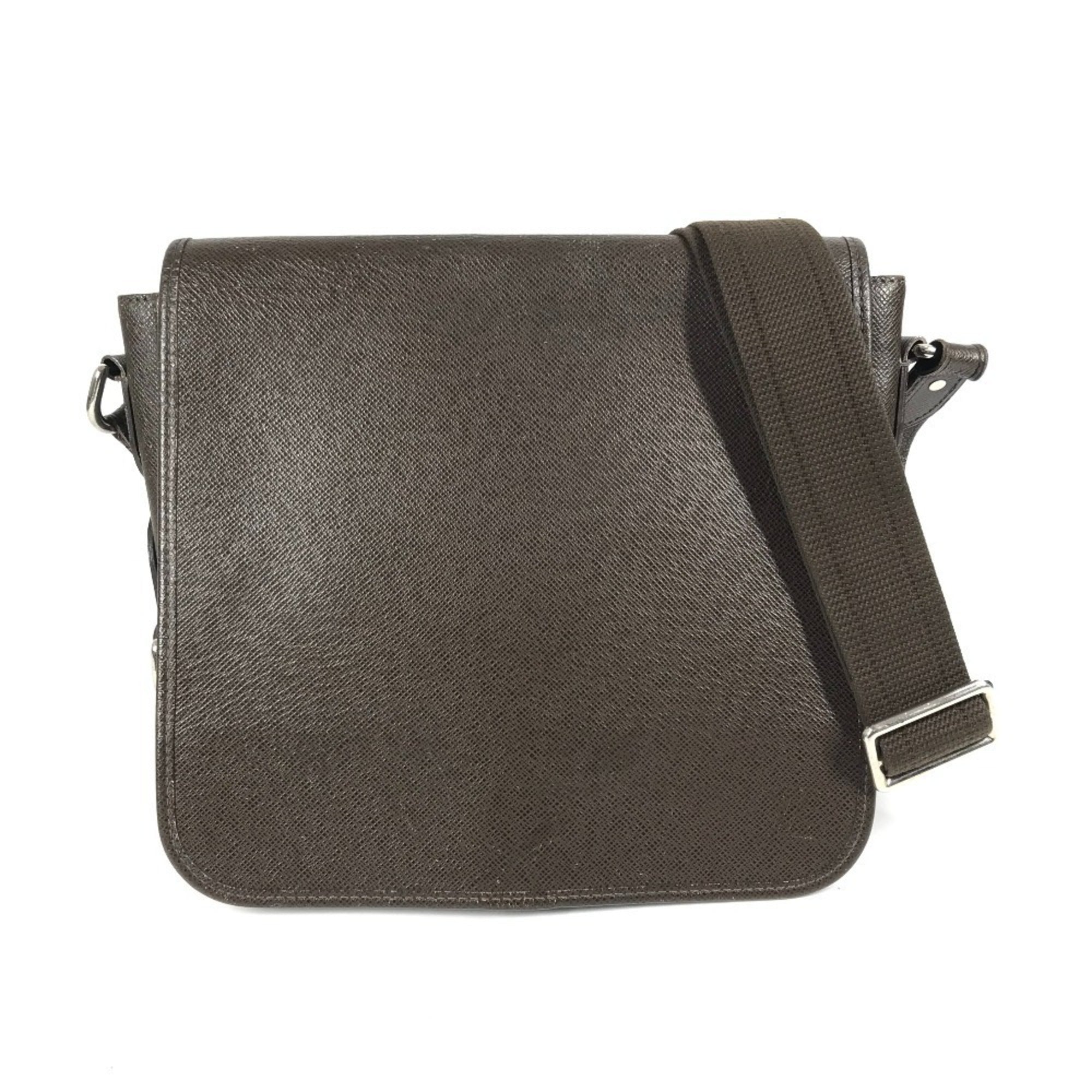 Louis Vuitton Brown Grizzly Taiga Leather Messenger Bag Shoulder Bag (Pre-Owned)